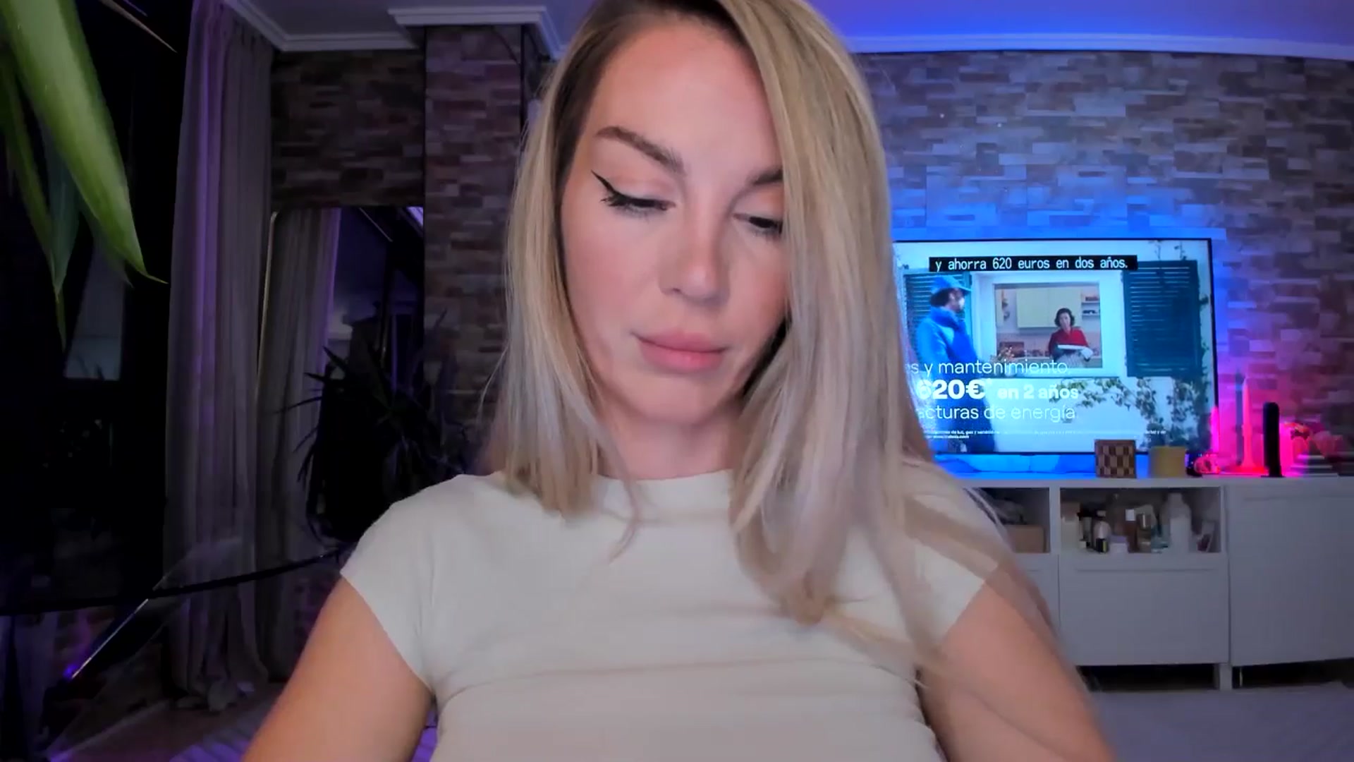 Gallery image thumbnail from Alesia_'s myfreecams stream on, 05/25/2024, 22:34 image 13 of 20