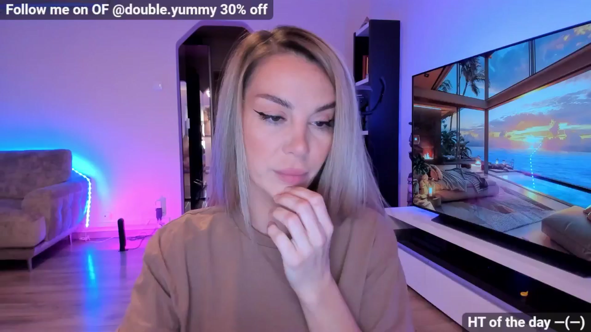 Gallery image thumbnail from Alesia_'s myfreecams stream on, 06/15/2024, 21:15 image 6 of 20