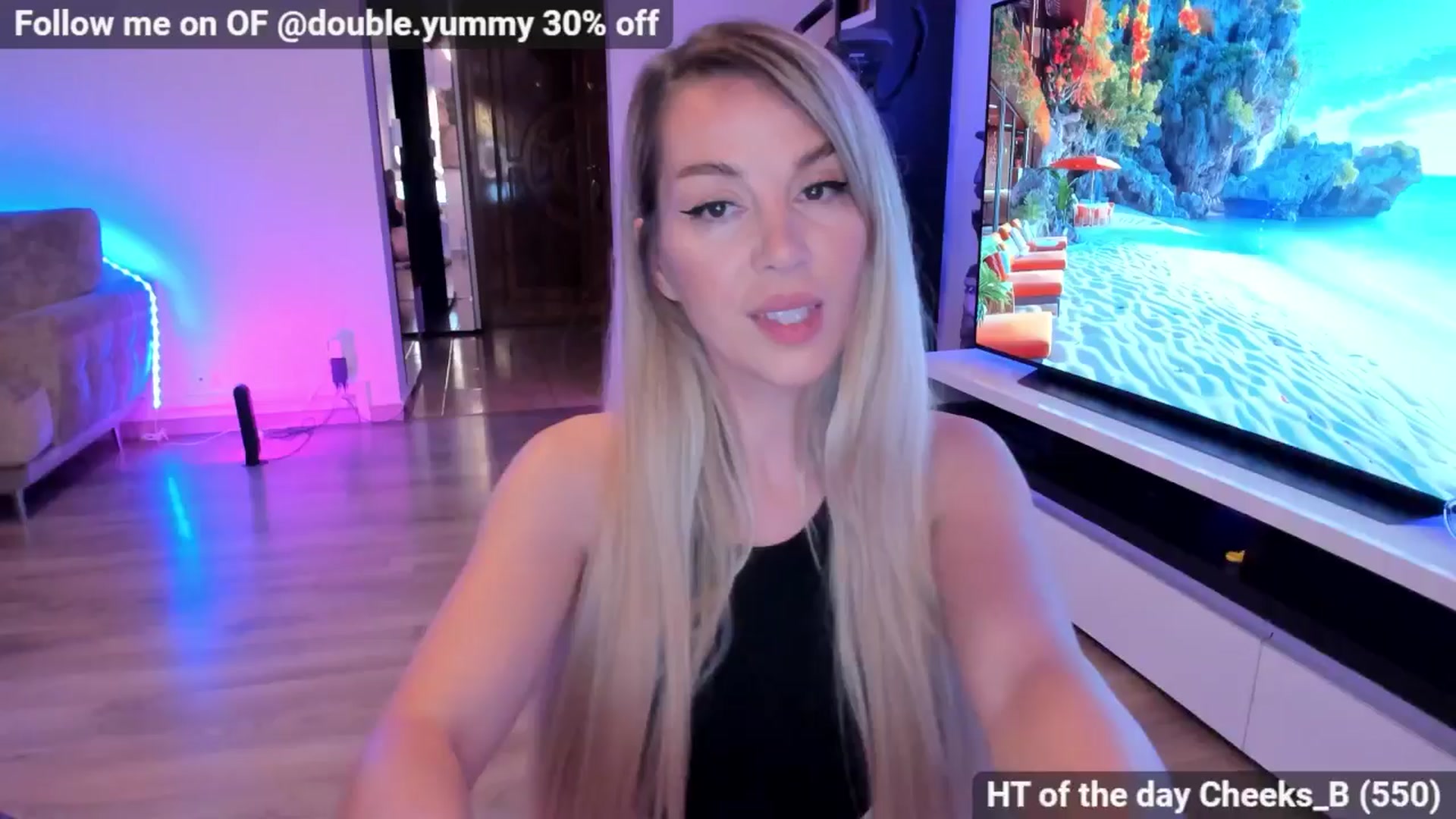 Gallery image thumbnail from Alesia_'s myfreecams stream on, 06/19/2024, 24:10 image 17 of 20