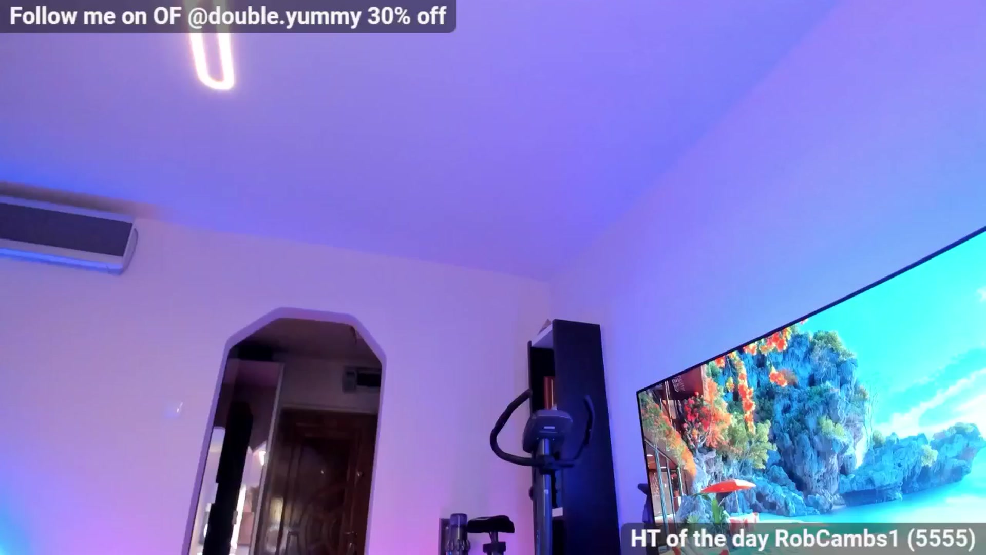 Gallery image thumbnail from Alesia_'s myfreecams stream on, 06/19/2024, 24:10 image 19 of 20