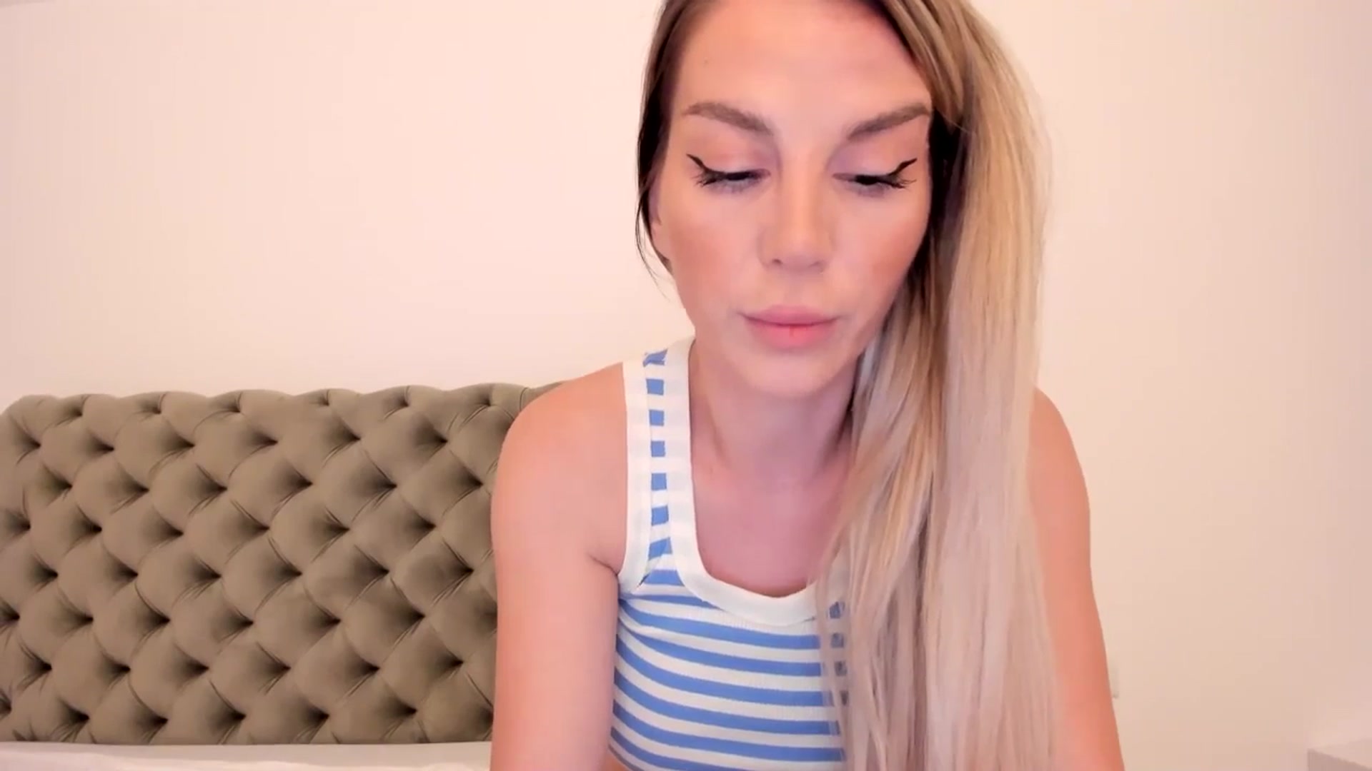 Gallery image thumbnail from Alesia_'s myfreecams stream on, 07/17/2024, 23:38 image 19 of 20