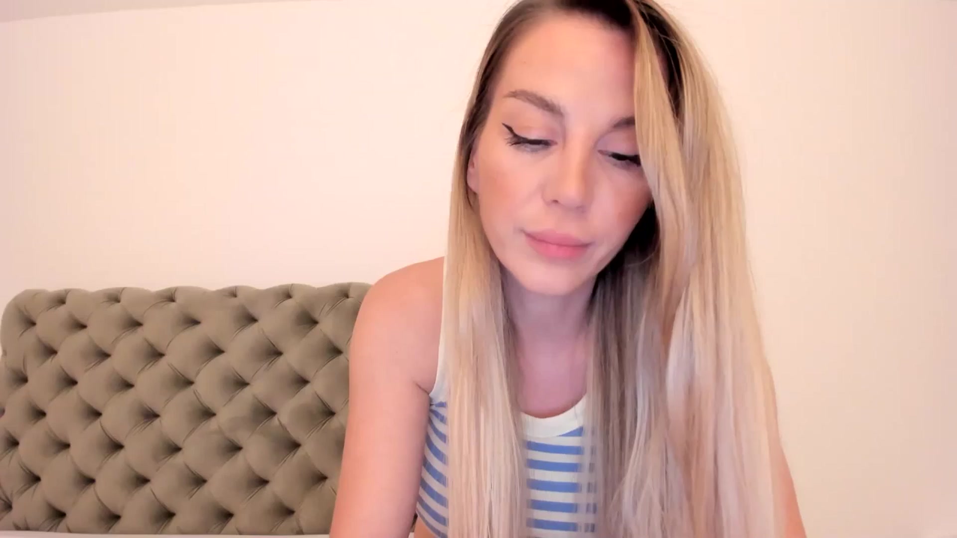 Gallery image thumbnail from Alesia_'s myfreecams stream on, 07/17/2024, 23:38 image 9 of 20