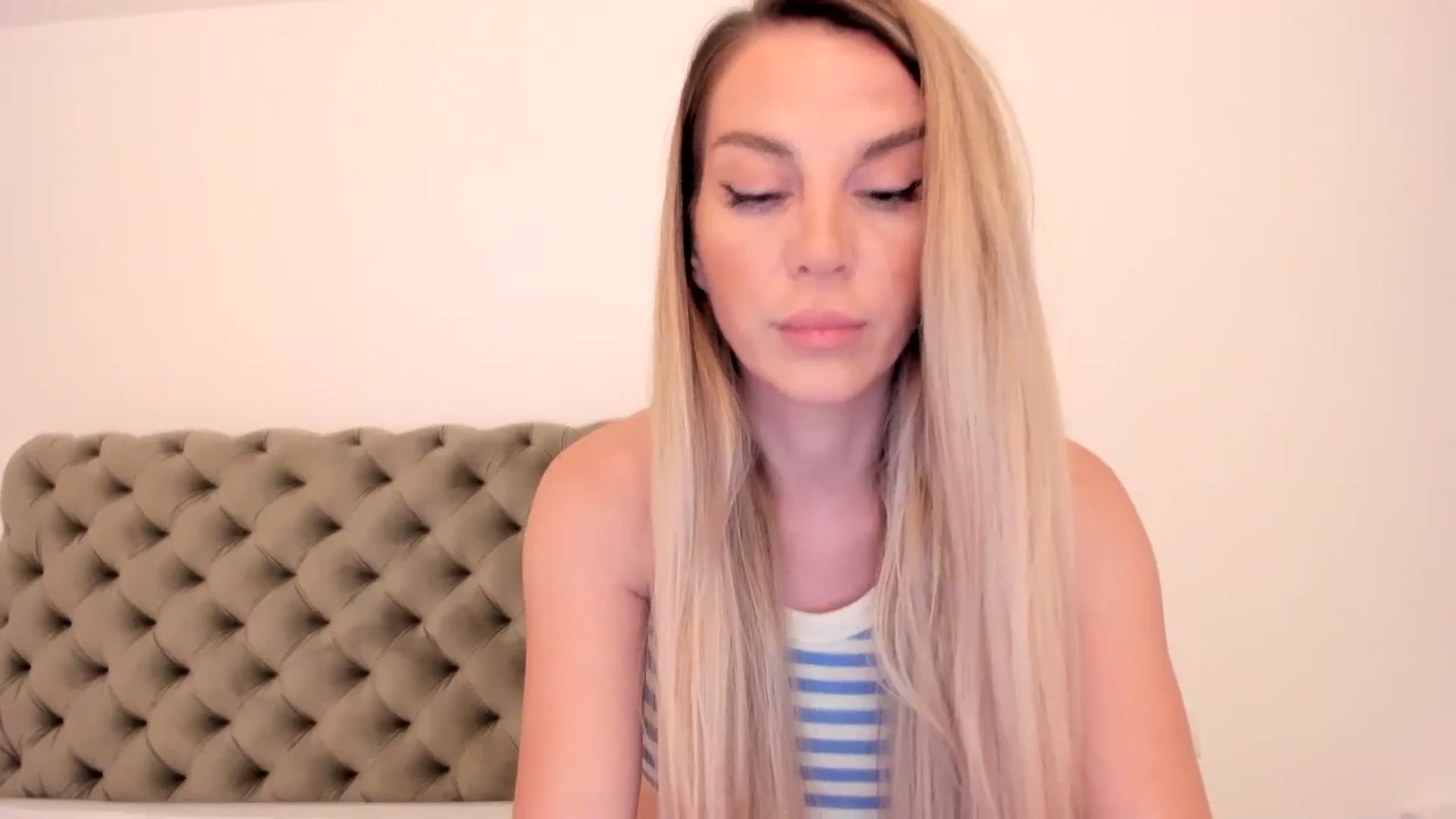 Gallery image thumbnail from Alesia_'s myfreecams stream on, 07/17/2024, 23:38 image 3 of 20