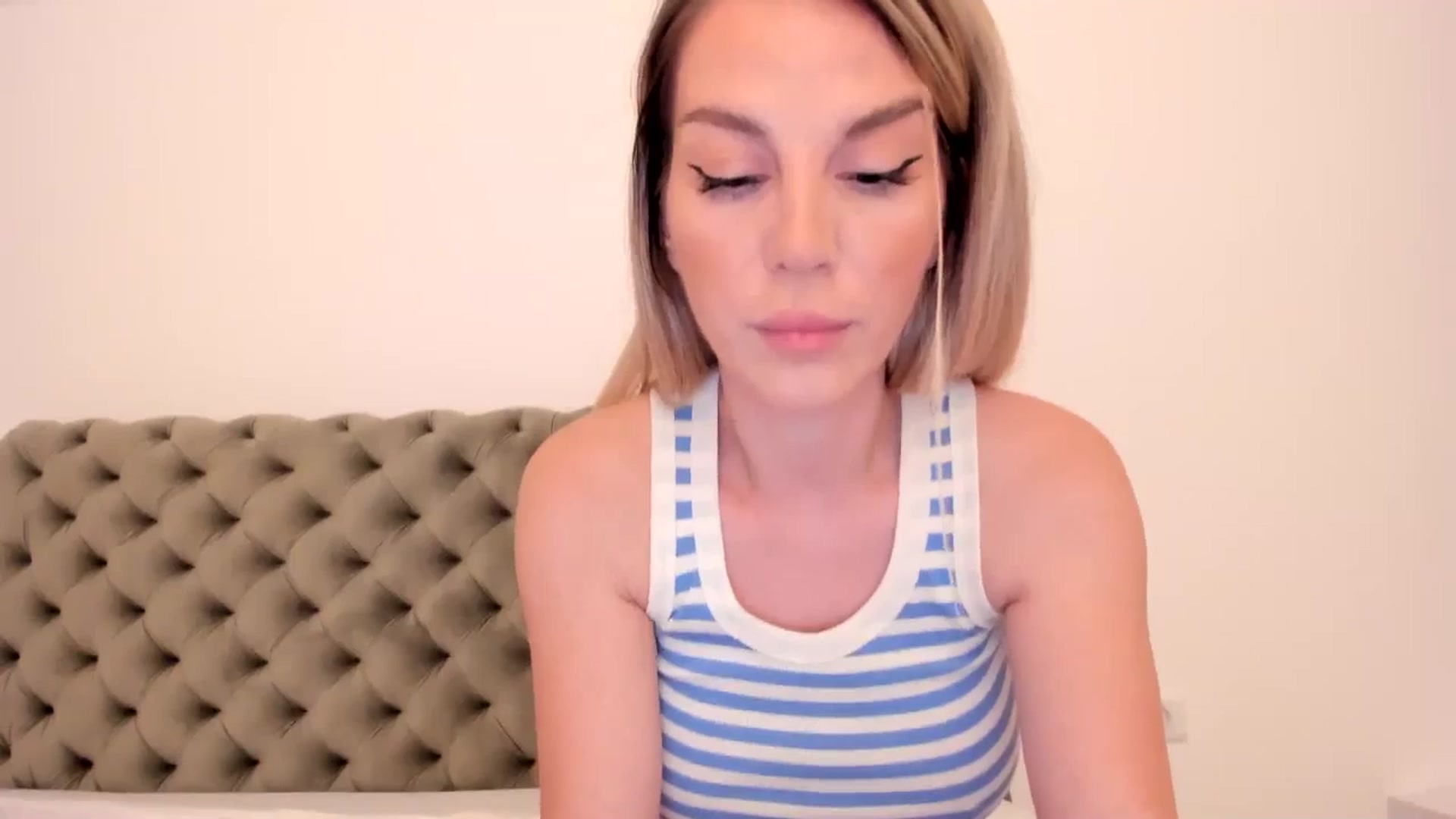 Gallery image thumbnail from Alesia_'s myfreecams stream on, 07/17/2024, 23:38 image 18 of 20