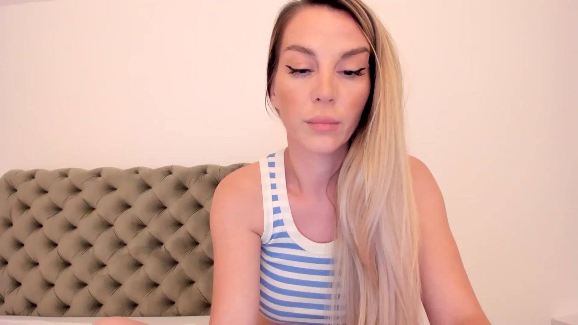Gallery image thumbnail from Alesia_'s myfreecams stream on, 07/17/2024, 23:38 image 16 of 20