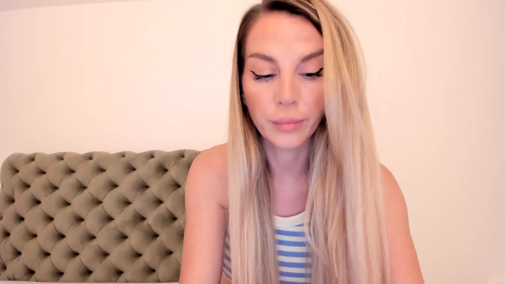 Gallery image thumbnail from Alesia_'s myfreecams stream on, 07/17/2024, 23:38 image 4 of 20