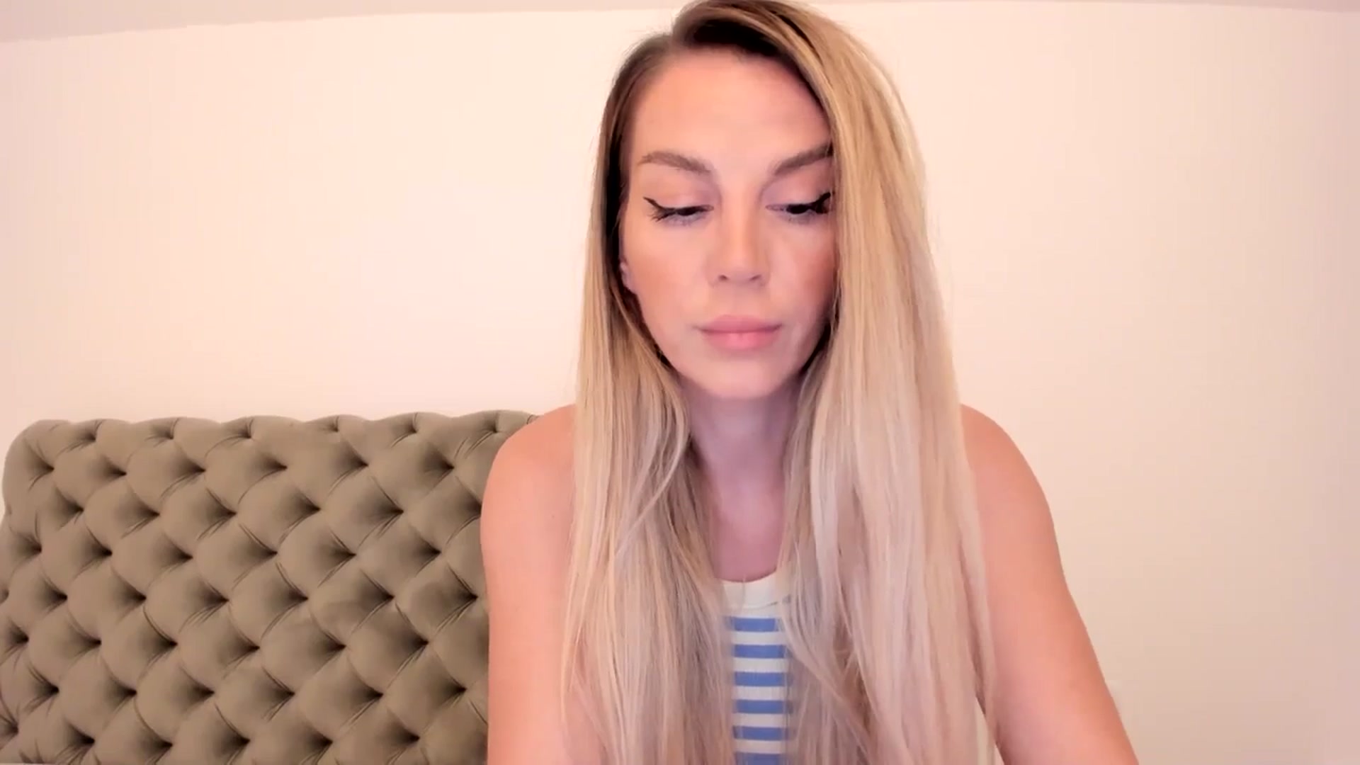 Gallery image thumbnail from Alesia_'s myfreecams stream on, 07/17/2024, 23:38 image 2 of 20