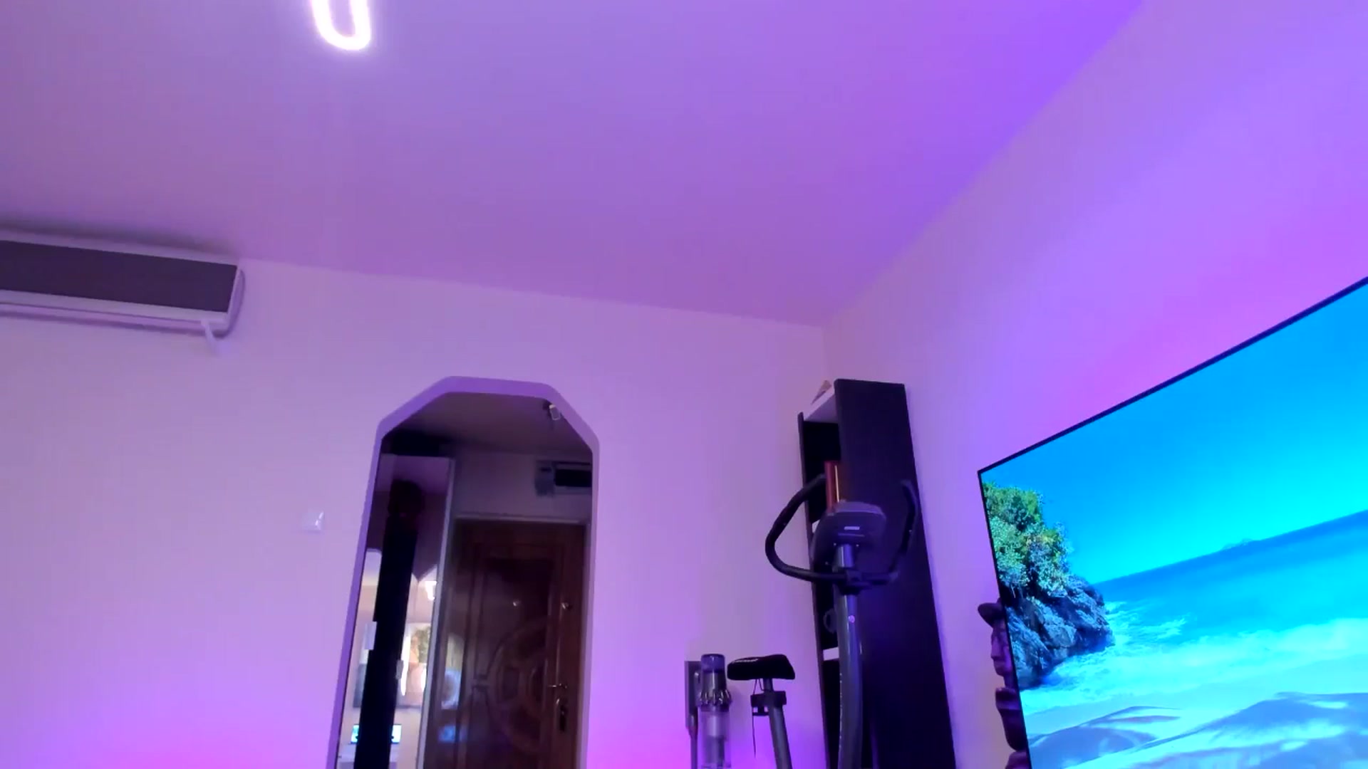 Gallery image thumbnail from Alesia_'s myfreecams stream on, 07/20/2024, 22:39 image 16 of 20