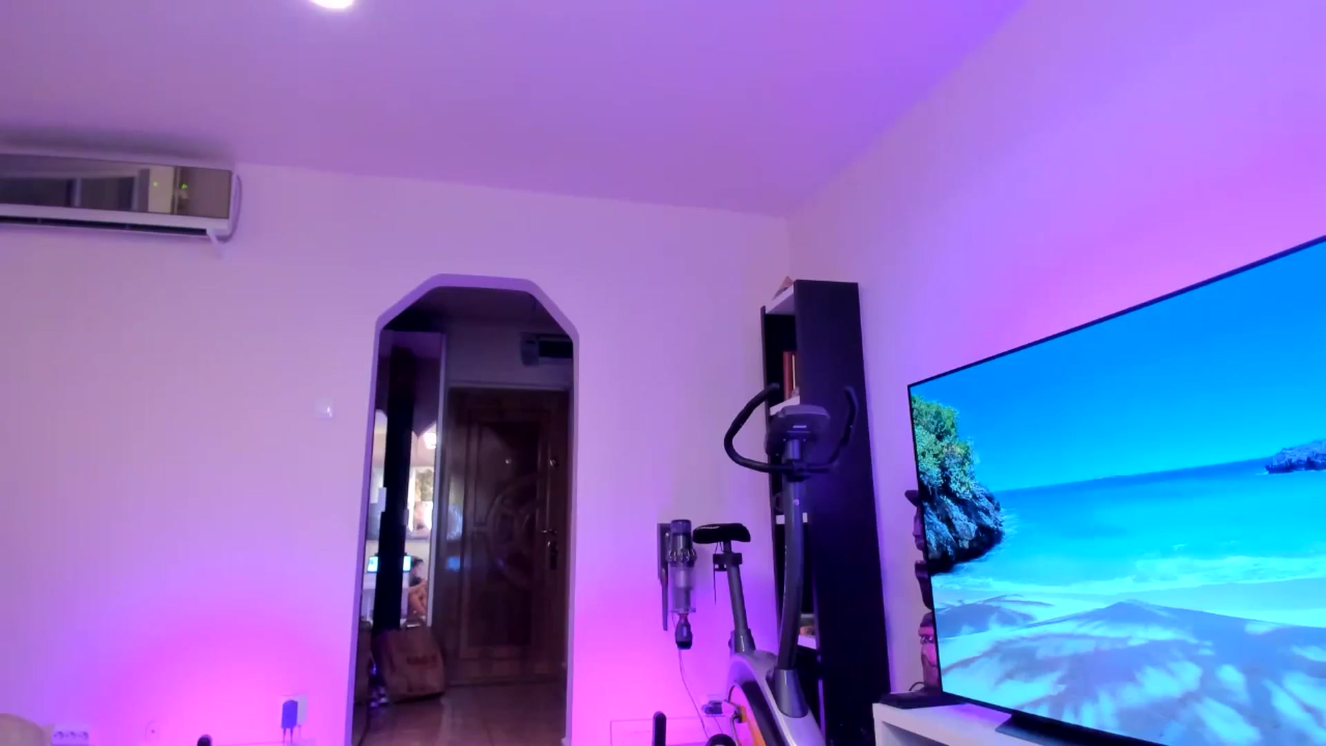 Gallery image thumbnail from Alesia_'s myfreecams stream on, 07/21/2024, 24:30 image 3 of 20