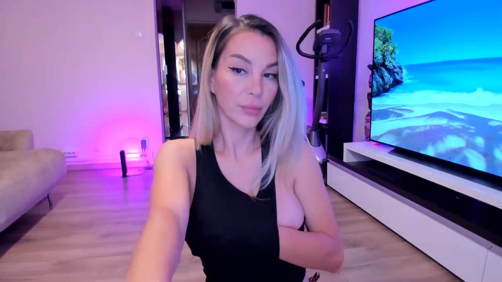 Gallery image thumbnail from Alesia_'s myfreecams stream on, 07/24/2024, 23:03 image 19 of 20