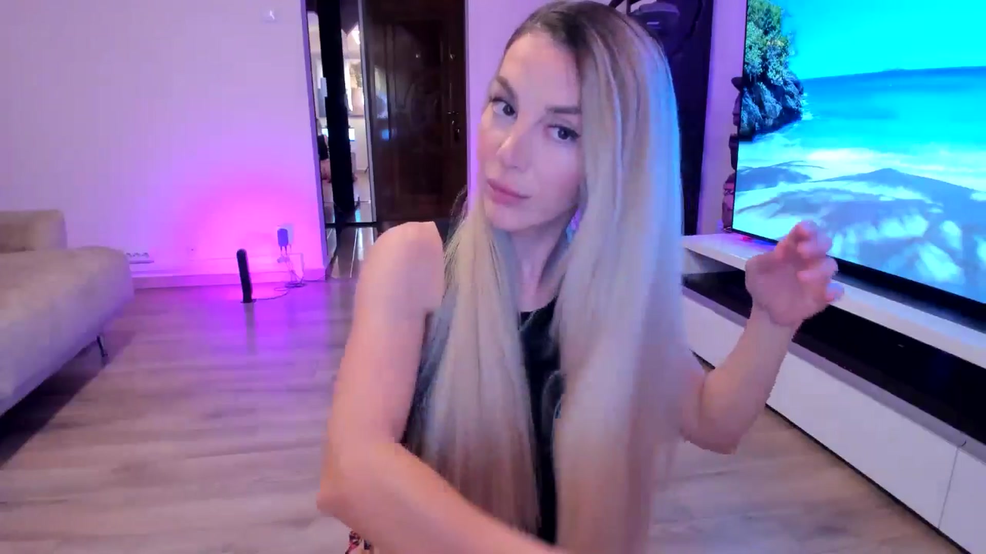 Gallery image thumbnail from Alesia_'s myfreecams stream on, 07/24/2024, 23:03 image 10 of 20