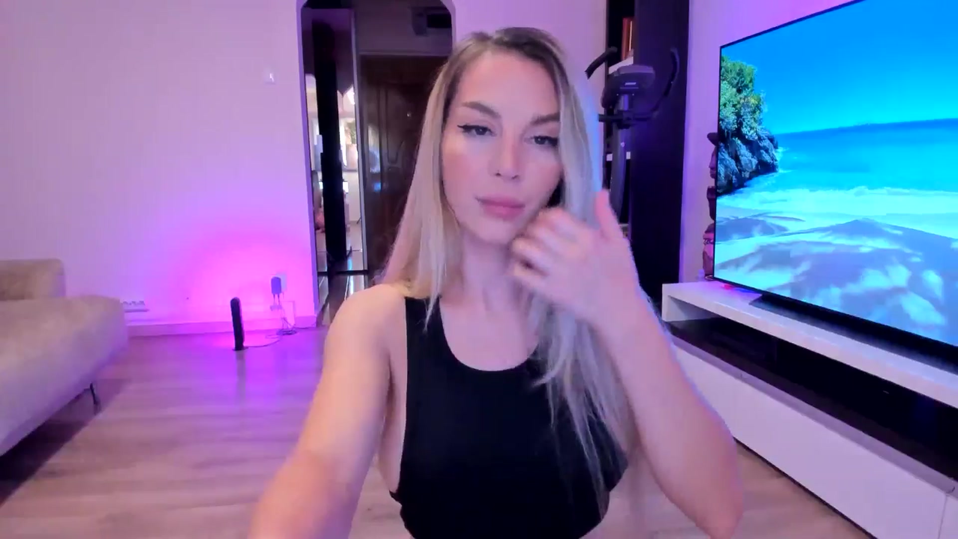 Gallery image thumbnail from Alesia_'s myfreecams stream on, 07/24/2024, 23:03 image 14 of 20