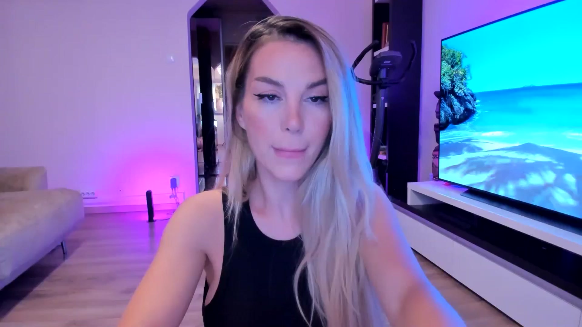 Gallery image thumbnail from Alesia_'s myfreecams stream on, 07/24/2024, 23:03 image 1 of 20
