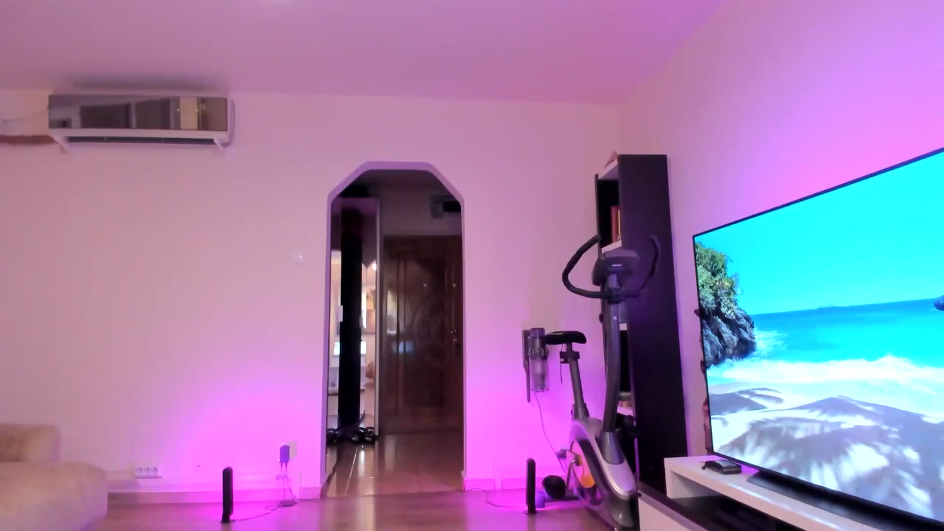 Gallery image thumbnail from Alesia_'s myfreecams stream on, 07/26/2024, 21:32 image 6 of 20