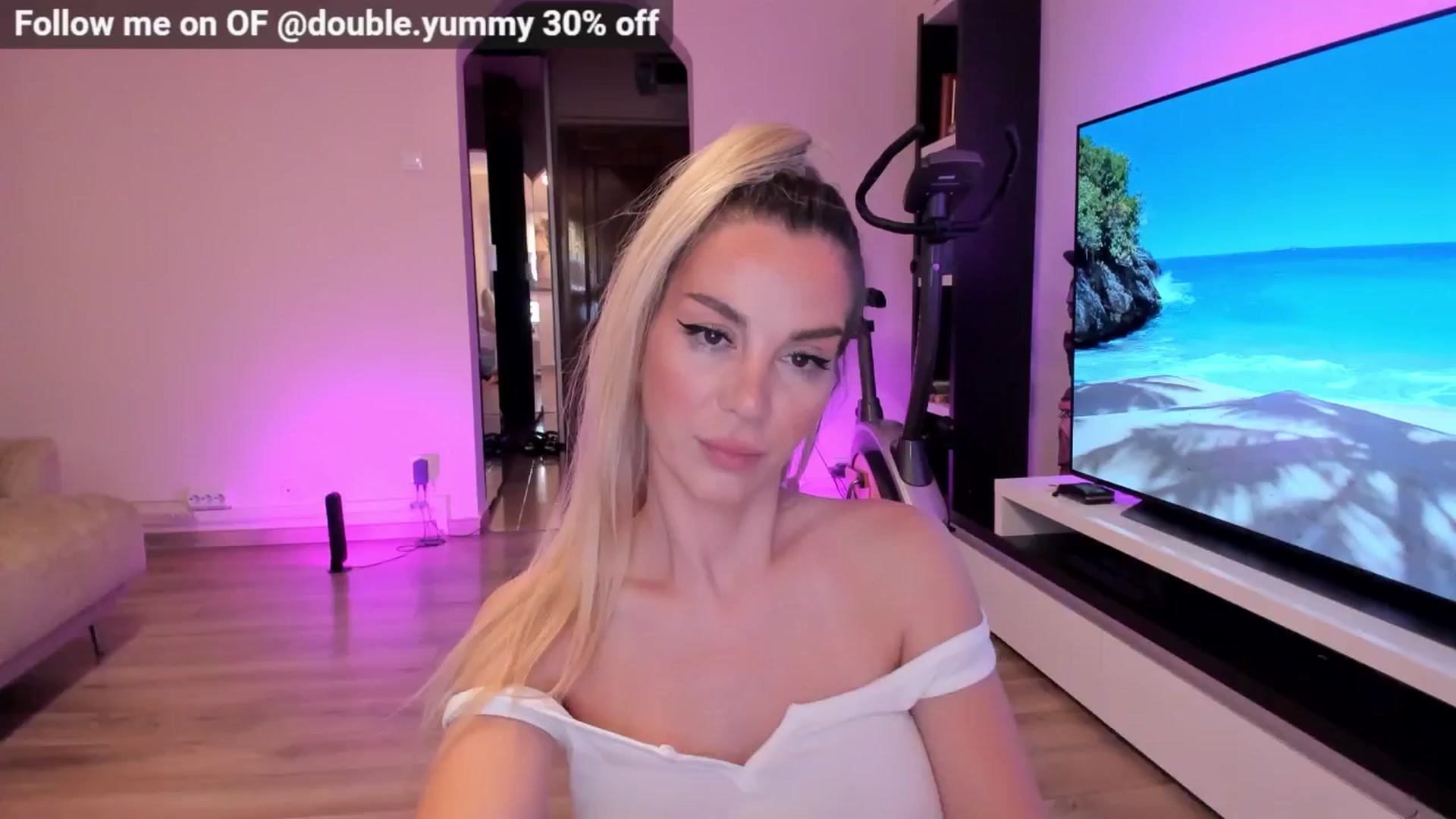 Gallery image thumbnail from Alesia_'s myfreecams stream on, 07/26/2024, 23:45 image 20 of 20