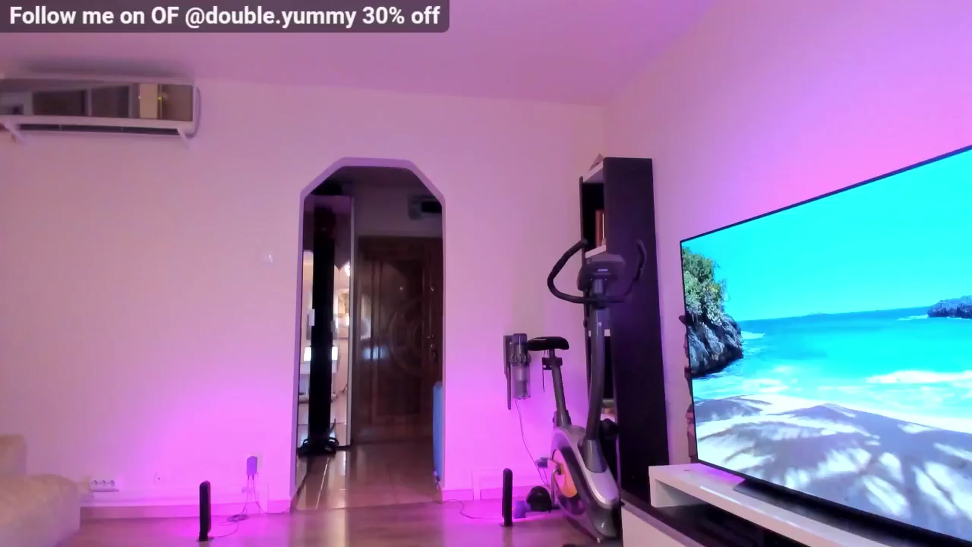 Gallery image thumbnail from Alesia_'s myfreecams stream on, 07/27/2024, 21:44 image 2 of 20