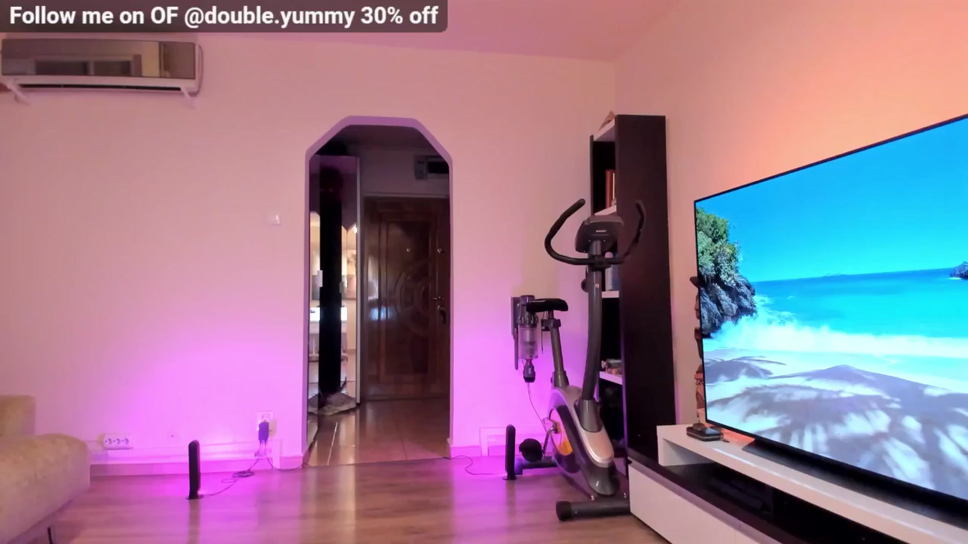 Gallery image thumbnail from Alesia_'s myfreecams stream on, 08/01/2024, 23:20 image 16 of 20
