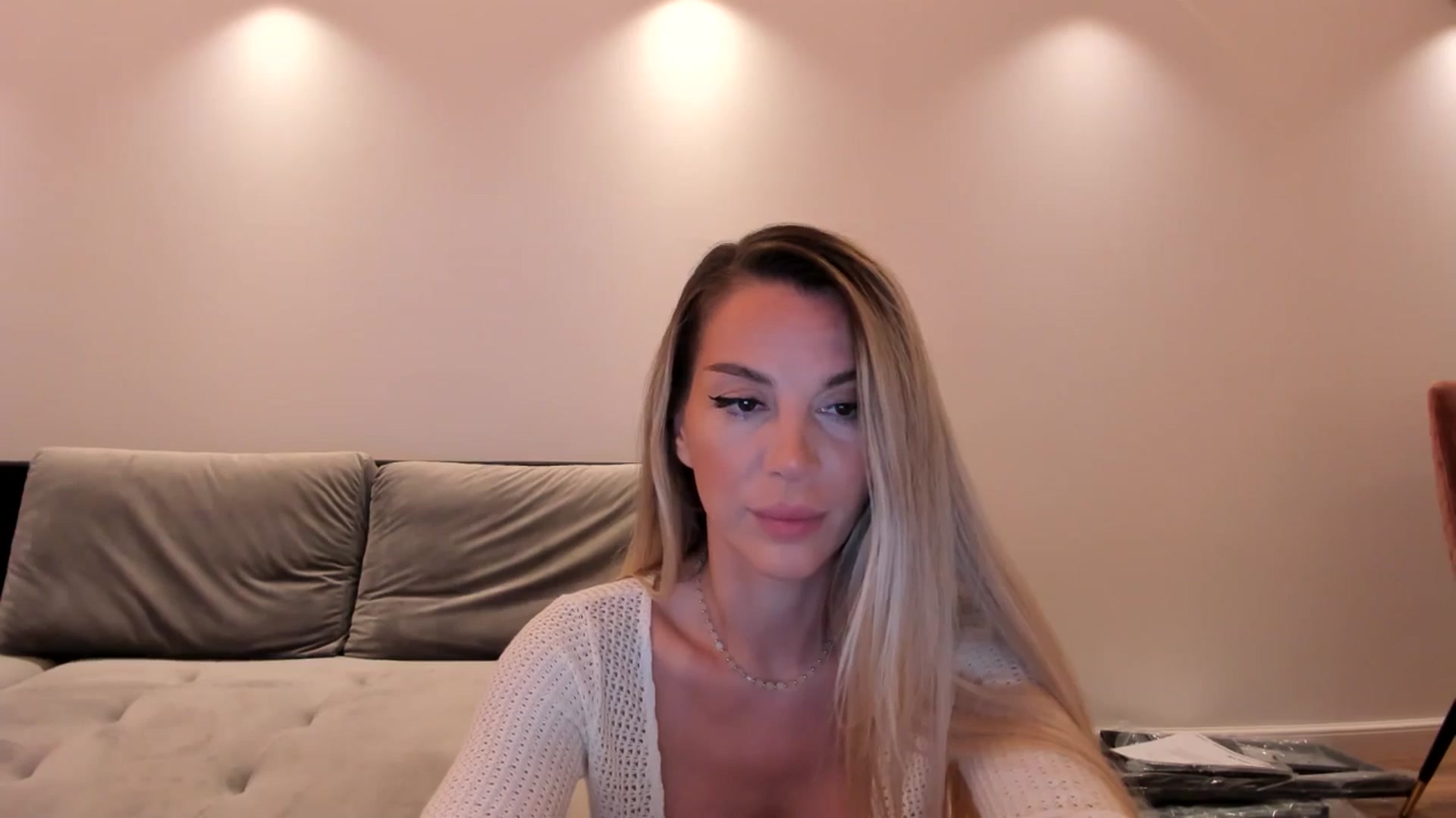 Gallery image thumbnail from Alesia_'s myfreecams stream on, 08/09/2024, 21:39 image 18 of 20