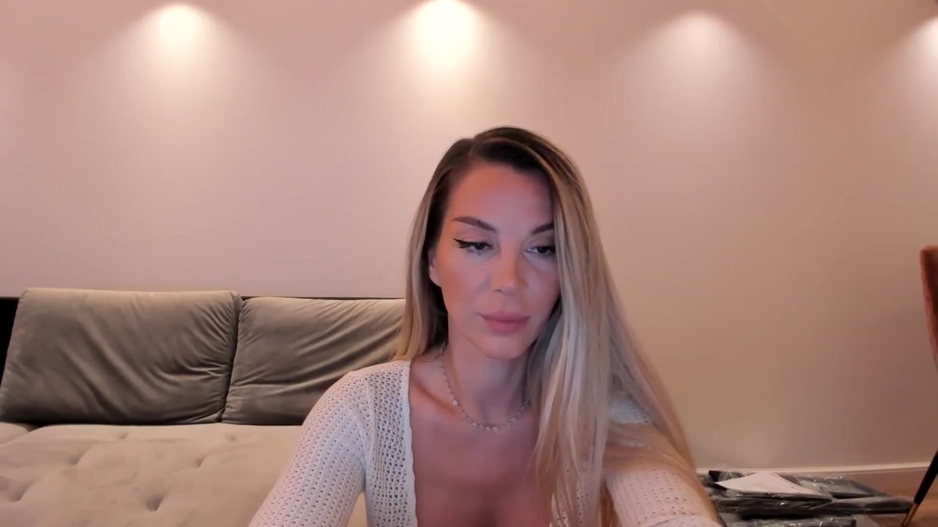 Gallery image thumbnail from Alesia_'s myfreecams stream on, 08/09/2024, 21:39 image 16 of 20