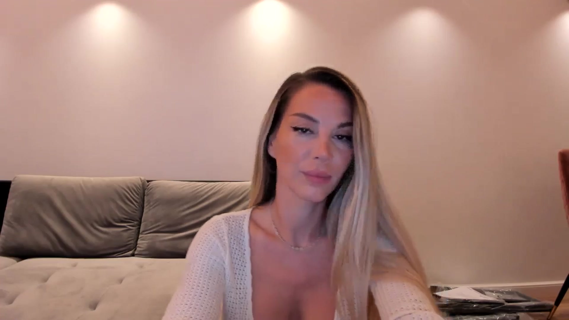 Gallery image thumbnail from Alesia_'s myfreecams stream on, 08/09/2024, 21:39 image 15 of 20