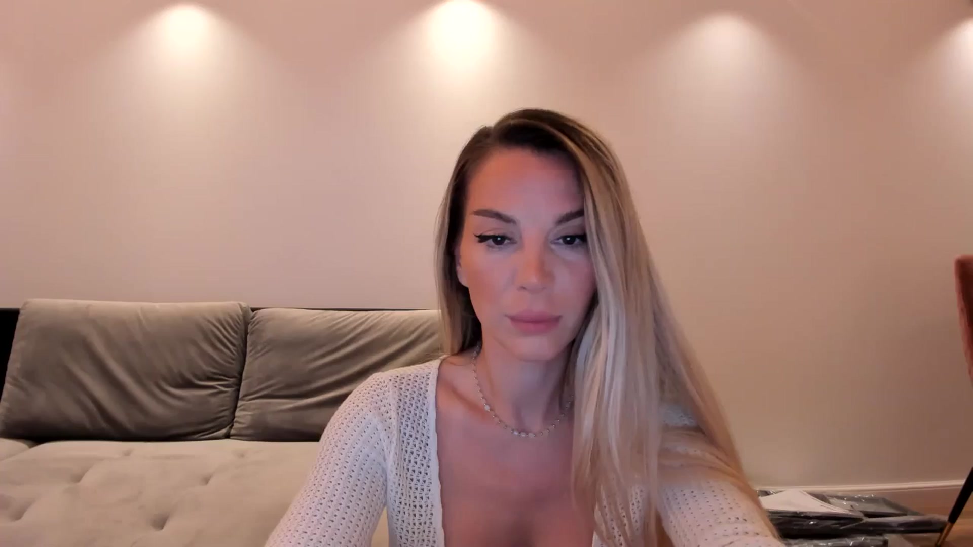 Gallery image thumbnail from Alesia_'s myfreecams stream on, 08/09/2024, 21:39 image 14 of 20