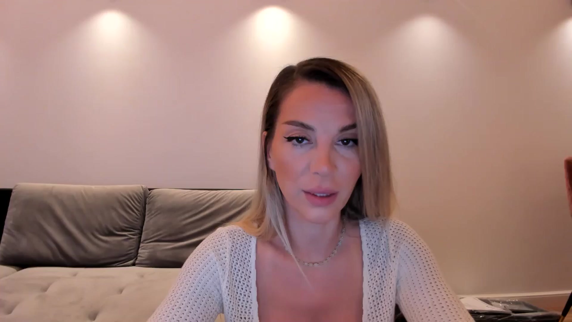 Gallery image thumbnail from Alesia_'s myfreecams stream on, 08/09/2024, 22:13 image 1 of 20