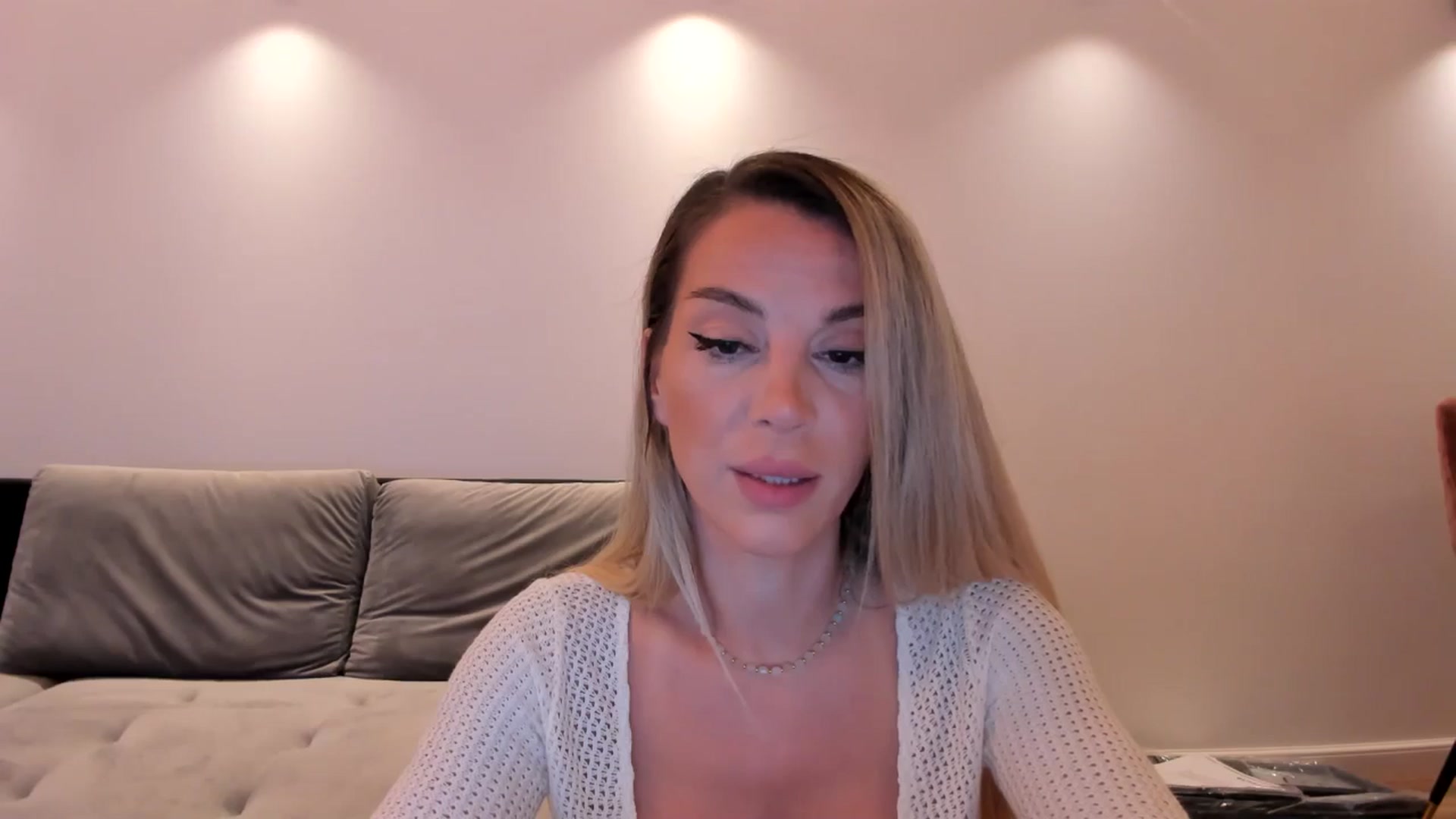 Gallery image thumbnail from Alesia_'s myfreecams stream on, 08/09/2024, 22:13 image 2 of 20