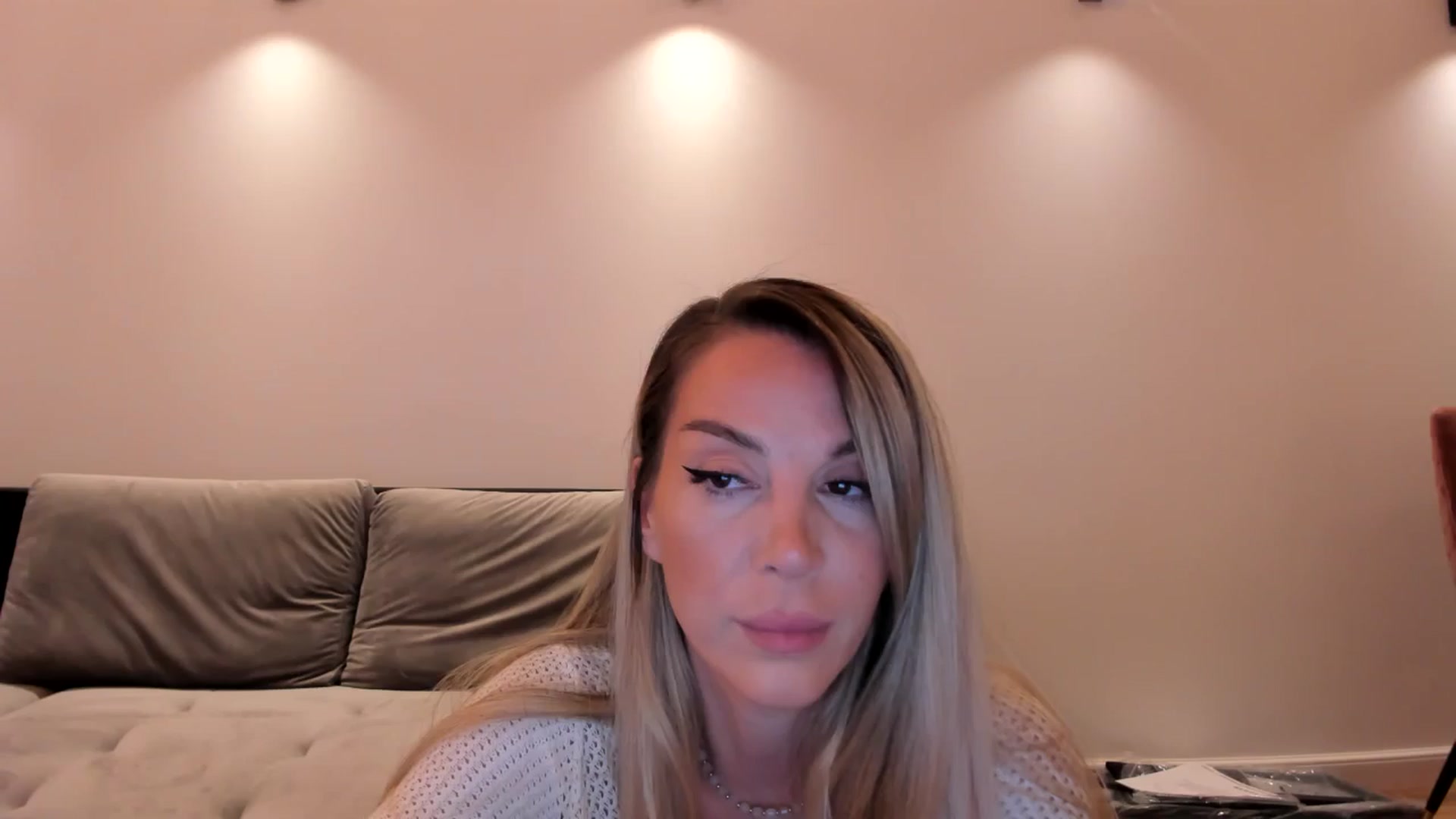 Gallery image thumbnail from Alesia_'s myfreecams stream on, 08/09/2024, 22:13 image 11 of 20