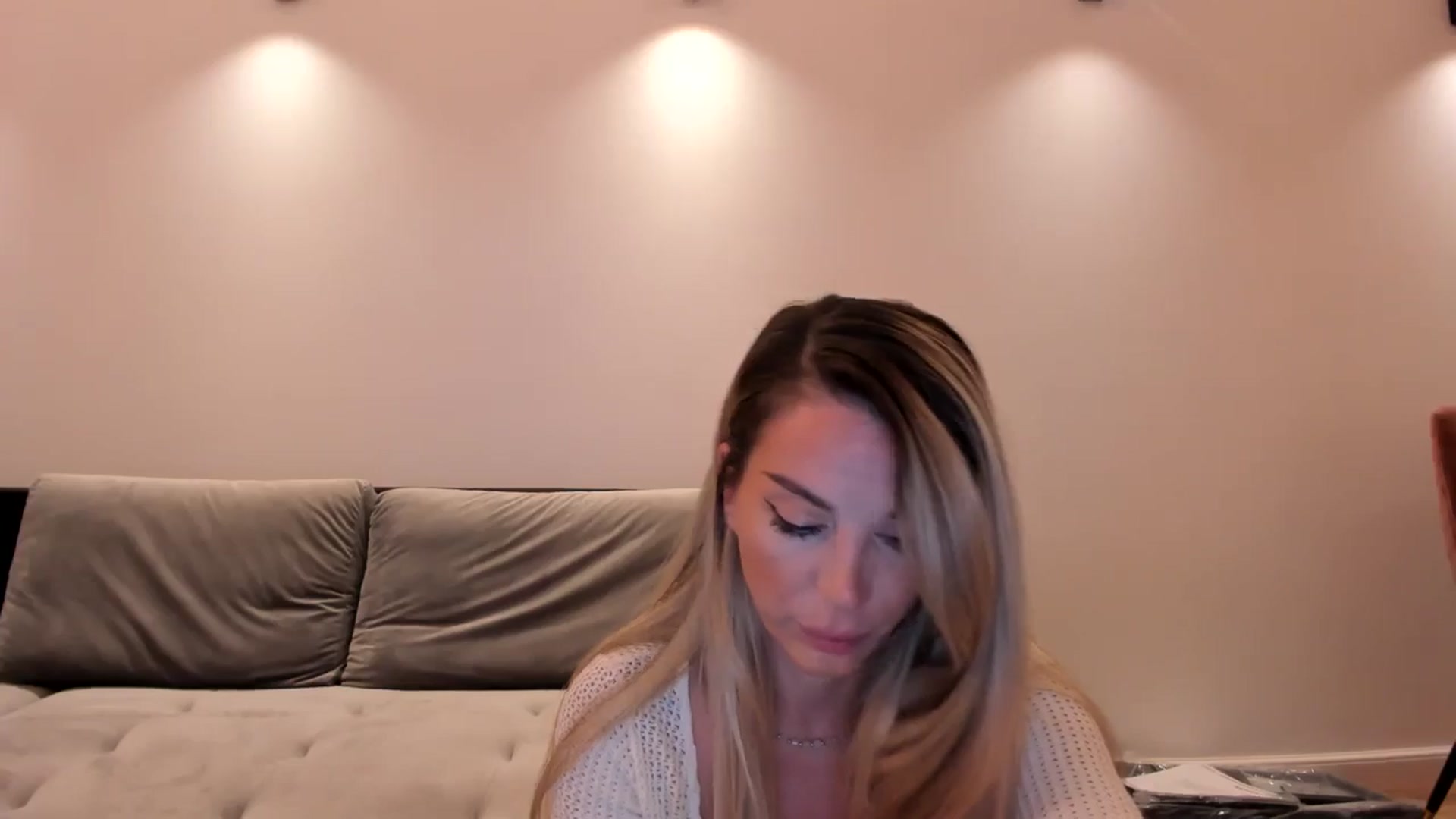 Gallery image thumbnail from Alesia_'s myfreecams stream on, 08/09/2024, 22:13 image 12 of 20