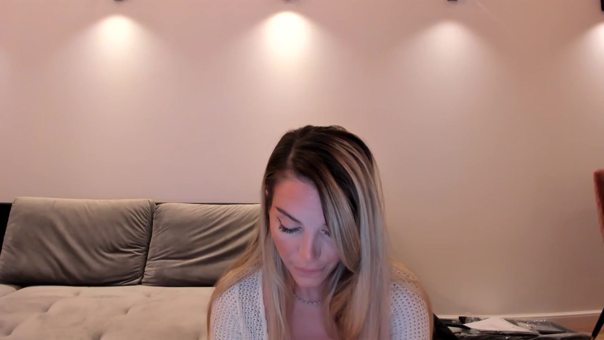 Gallery image thumbnail from Alesia_'s myfreecams stream on, 08/09/2024, 22:13 image 10 of 20