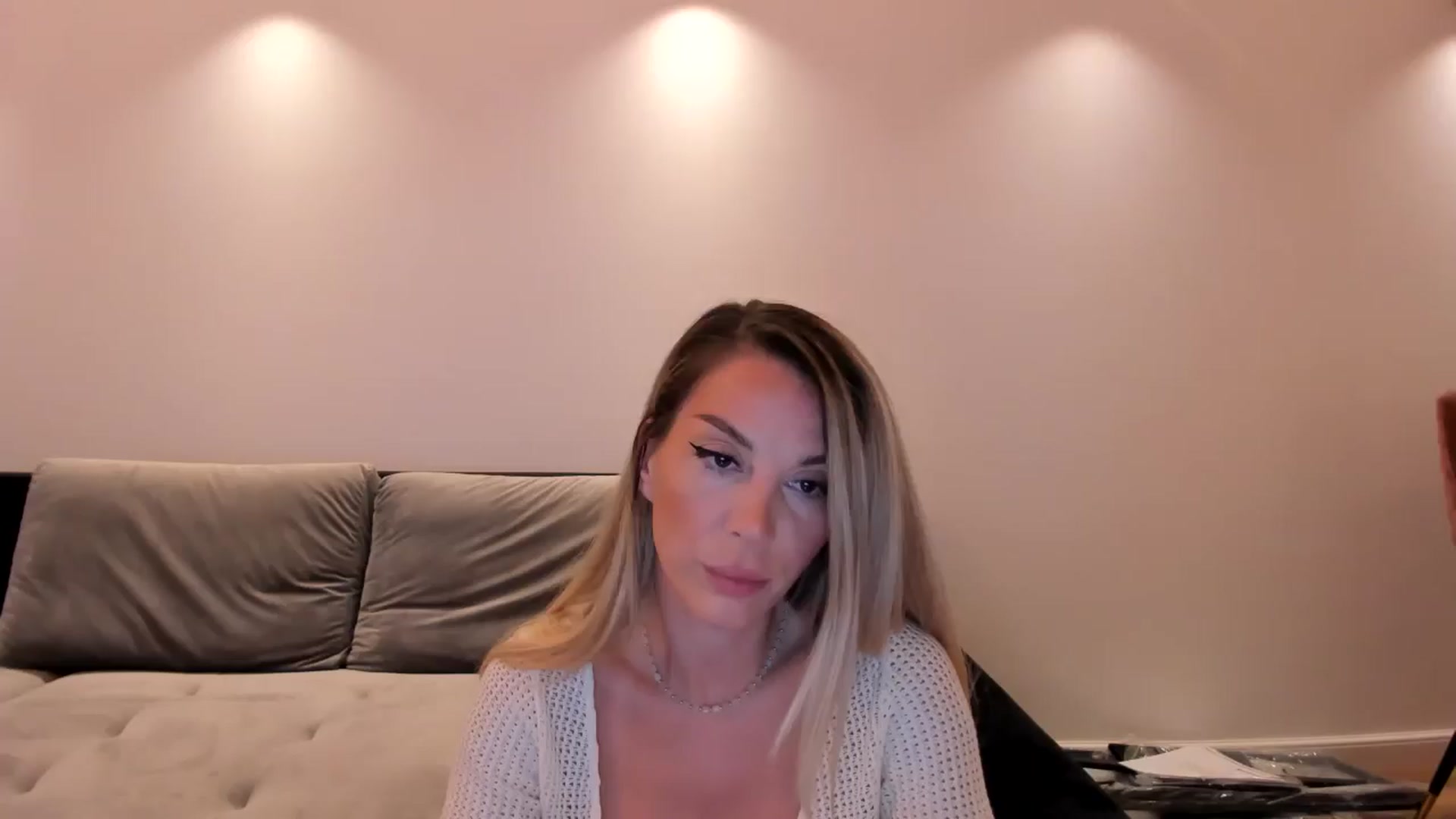 Gallery image thumbnail from Alesia_'s myfreecams stream on, 08/09/2024, 22:13 image 19 of 20
