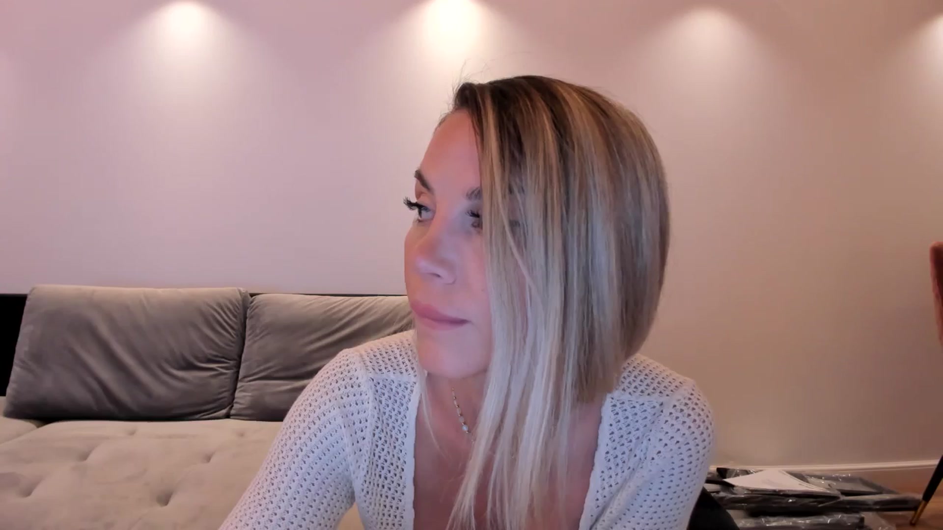 Gallery image thumbnail from Alesia_'s myfreecams stream on, 08/09/2024, 22:49 image 14 of 20