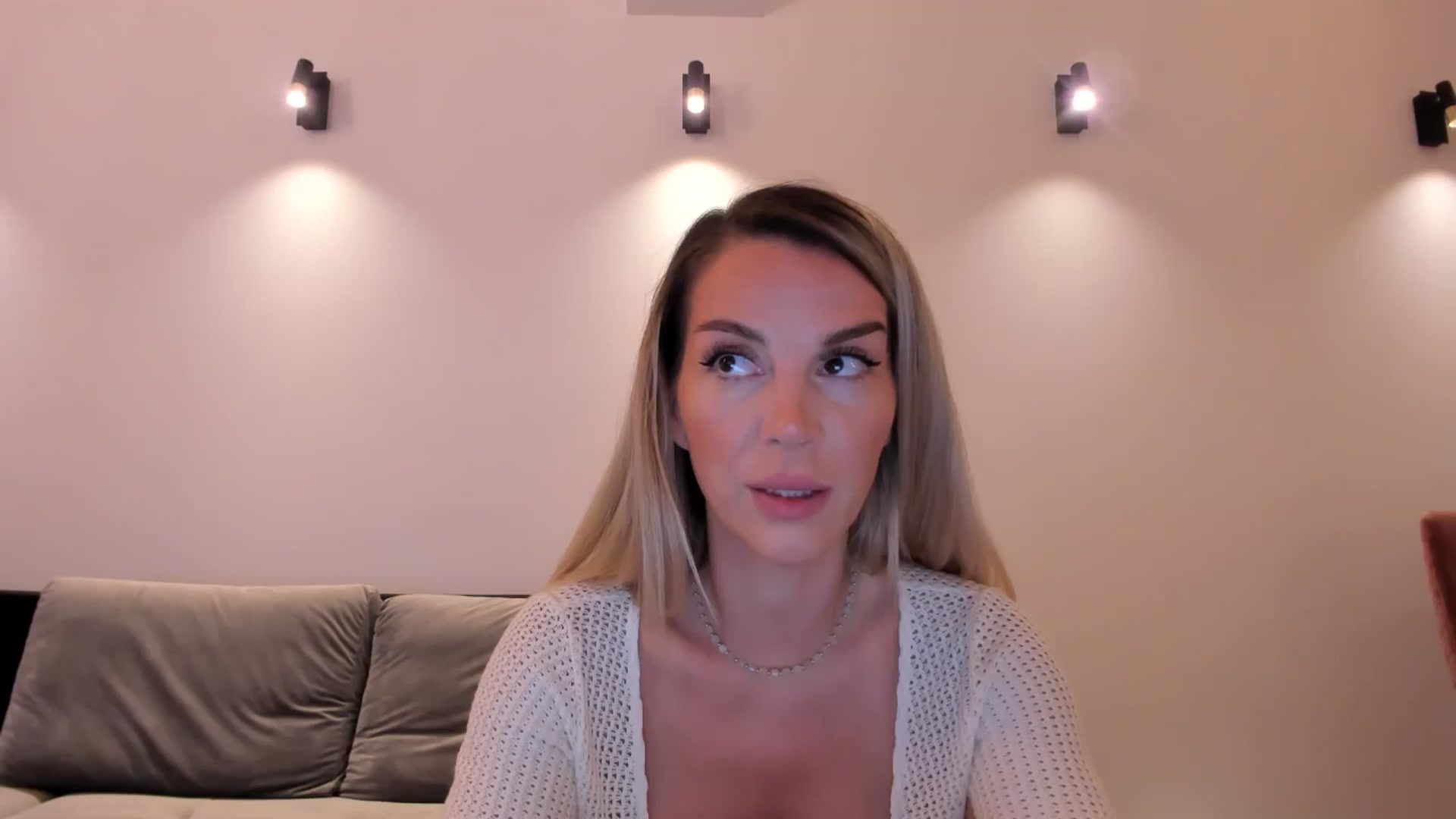 Gallery image thumbnail from Alesia_'s myfreecams stream on, 08/09/2024, 22:49 image 12 of 20