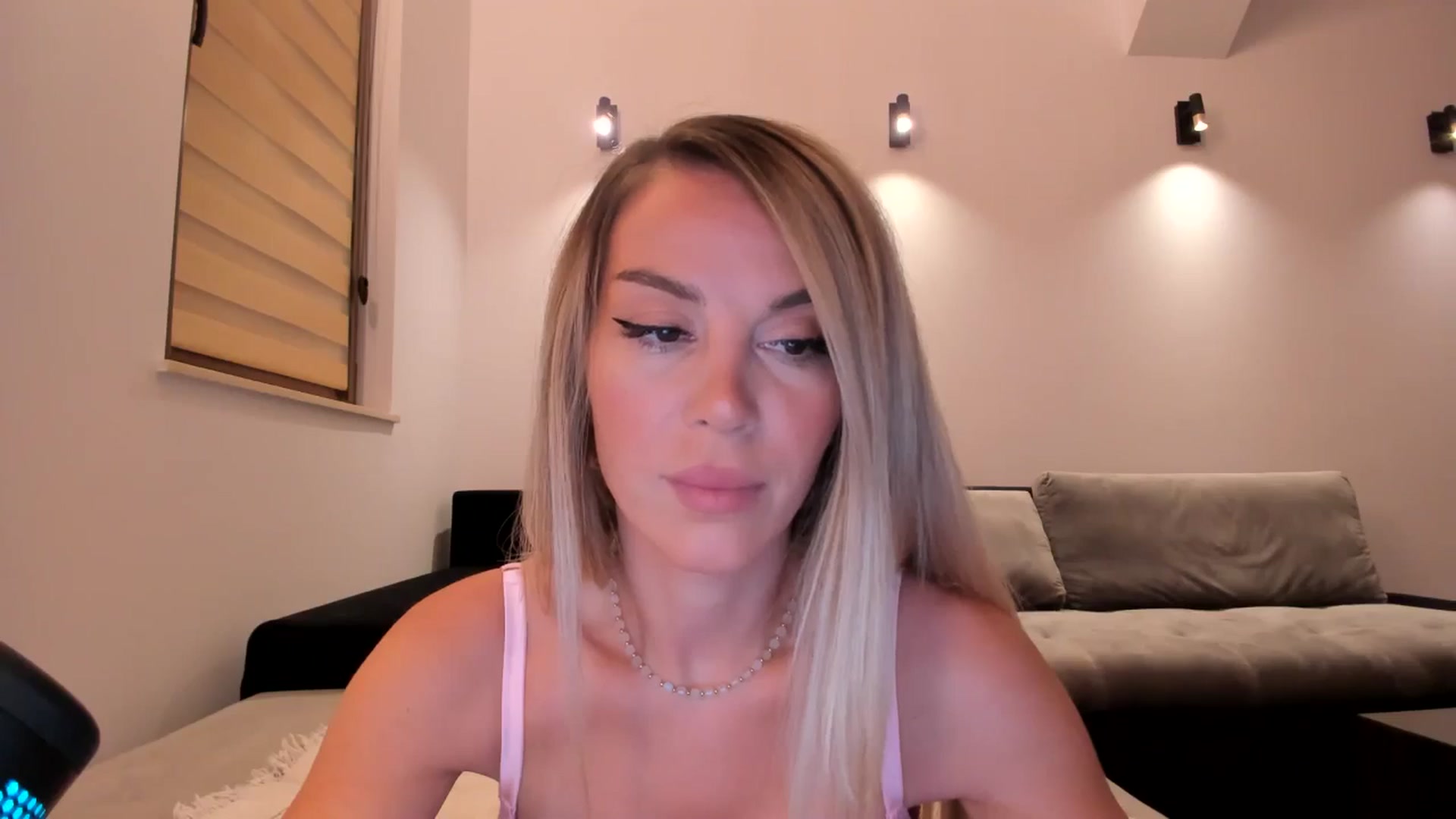 Gallery image thumbnail from Alesia_'s myfreecams stream on, 08/10/2024, 21:51 image 7 of 20
