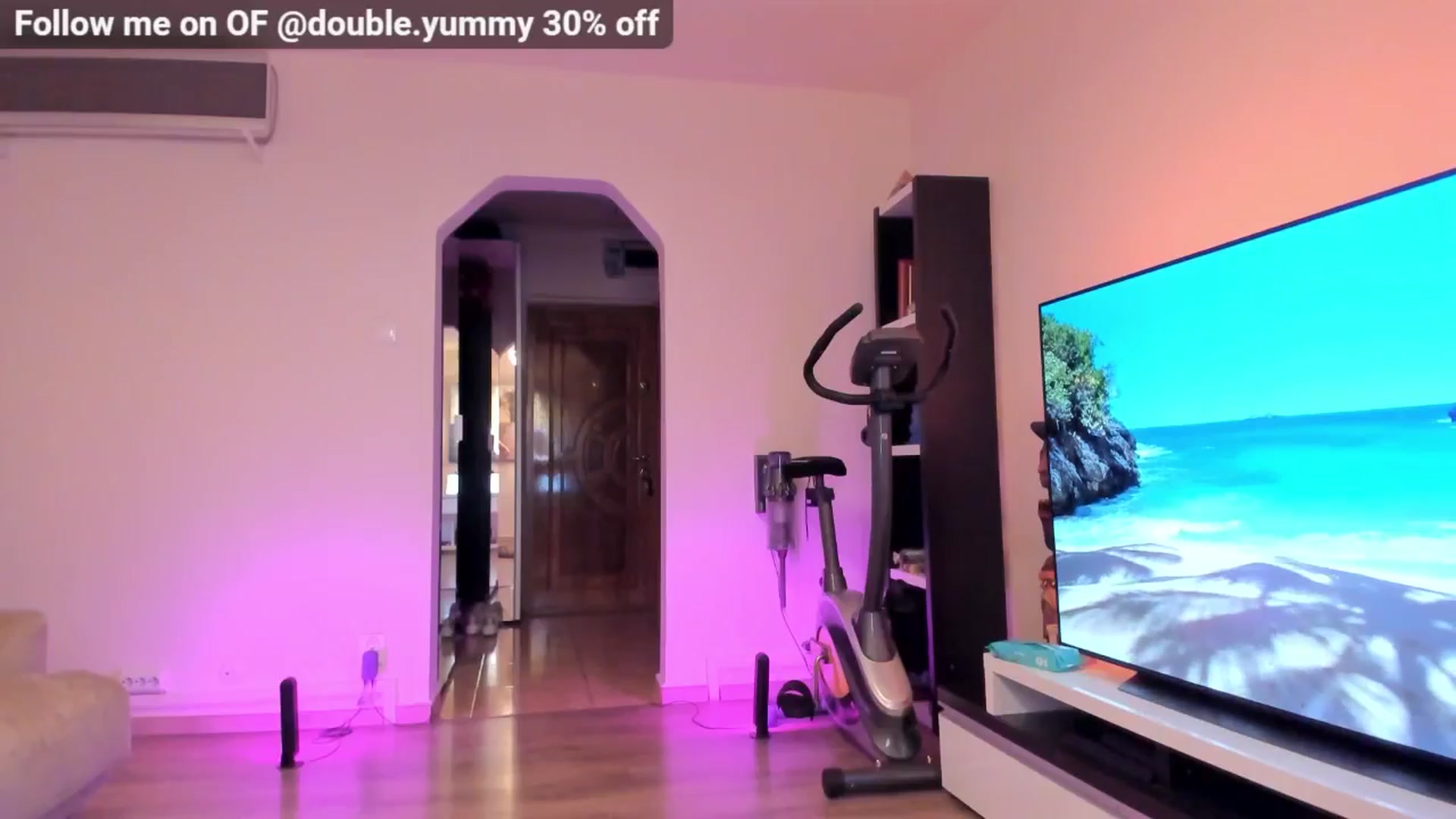Gallery image thumbnail from Alesia_'s myfreecams stream on, 08/13/2024, 22:38 image 11 of 20