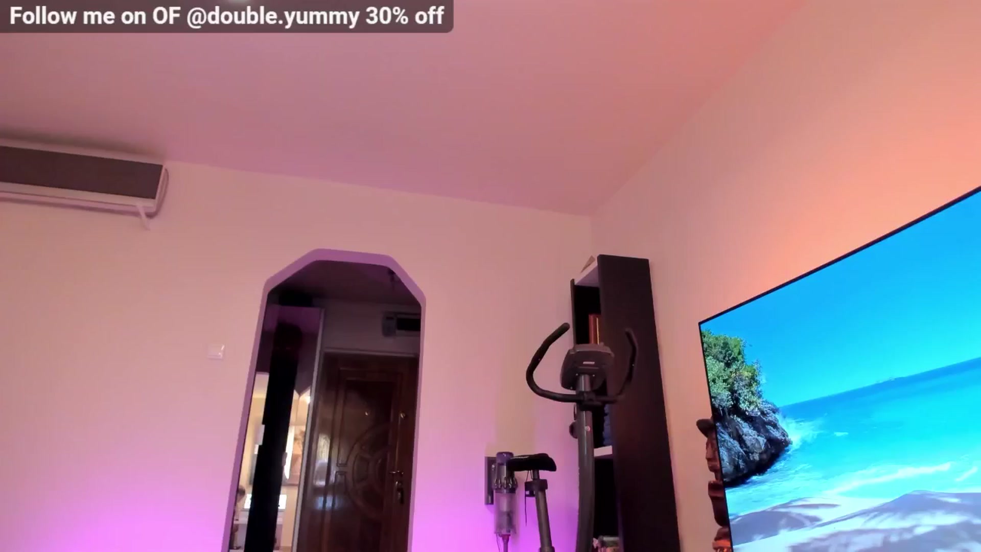 Gallery image thumbnail from Alesia_'s myfreecams stream on, 08/14/2024, 24:02 image 5 of 20
