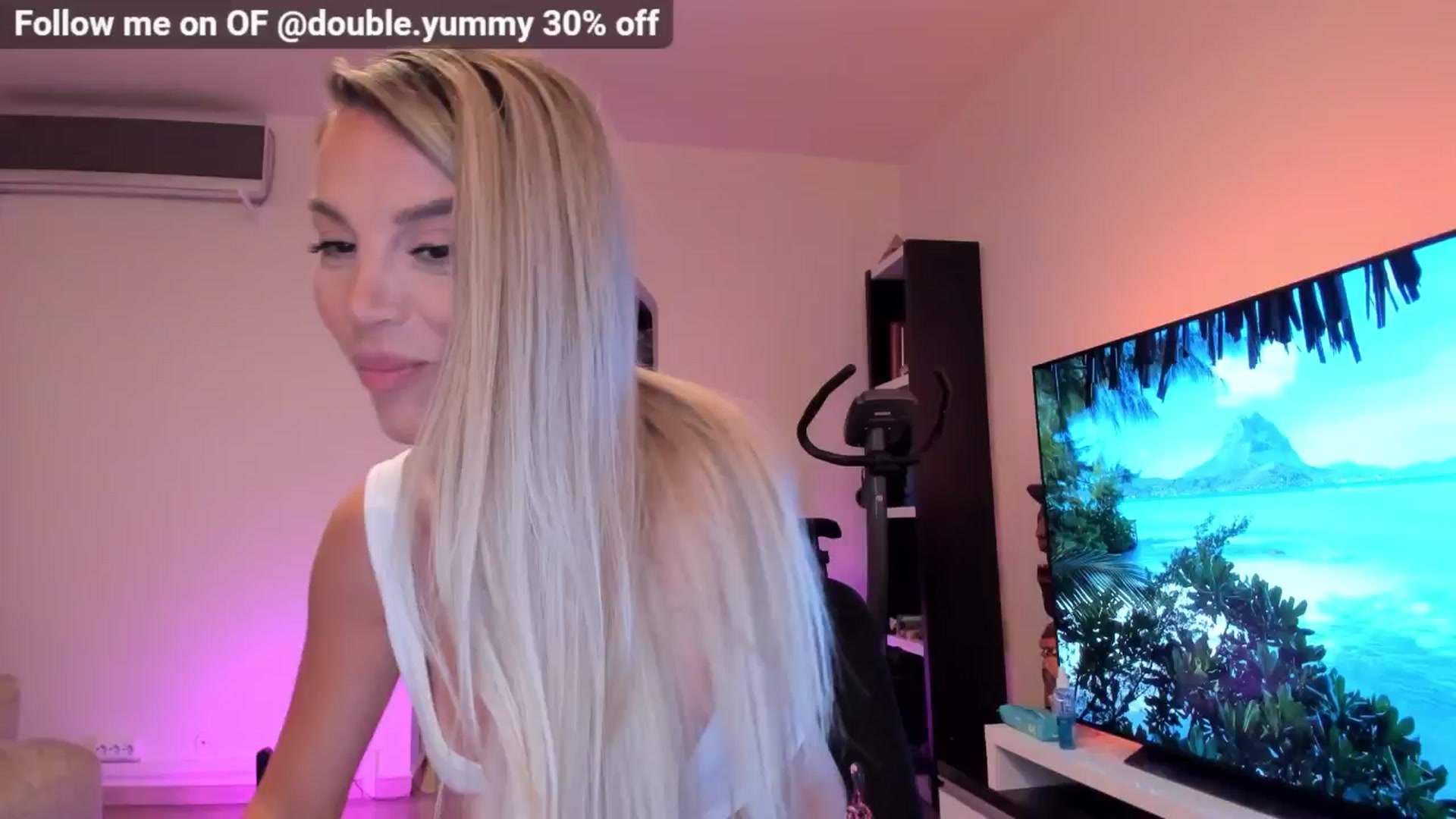 Gallery image thumbnail from Alesia_'s myfreecams stream on, 08/14/2024, 01:09 image 10 of 20