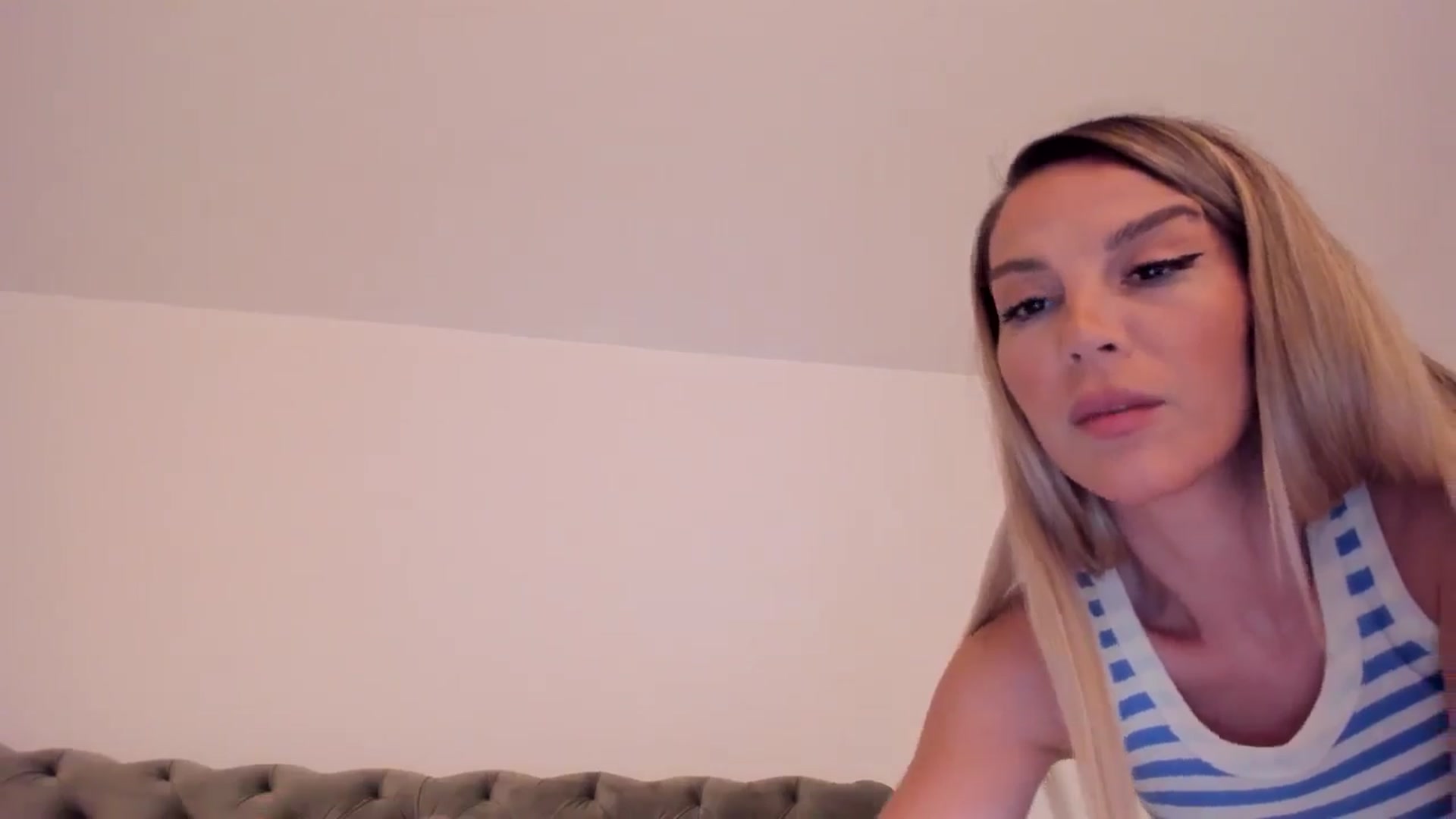 Gallery image thumbnail from Alesia_'s myfreecams stream on, 08/20/2024, 22:15 image 20 of 20