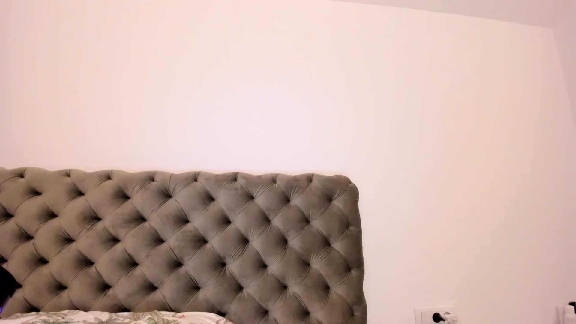 Gallery image thumbnail from Alesia_'s myfreecams stream on, 08/20/2024, 22:15 image 15 of 20