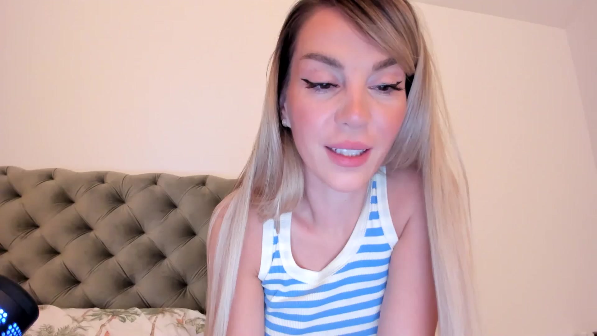 Gallery image thumbnail from Alesia_'s myfreecams stream on, 08/29/2024, 22:57 image 10 of 20