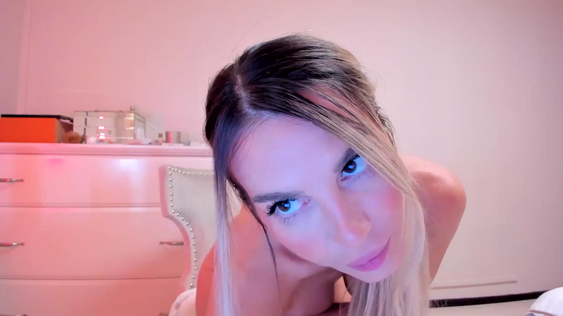 Gallery image thumbnail from Alesia_'s myfreecams stream on, 09/10/2024, 23:31 image 5 of 20