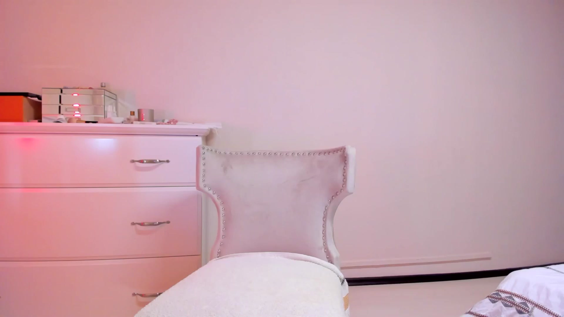 Gallery image thumbnail from Alesia_'s myfreecams stream on, 09/11/2024, 24:37 image 16 of 20