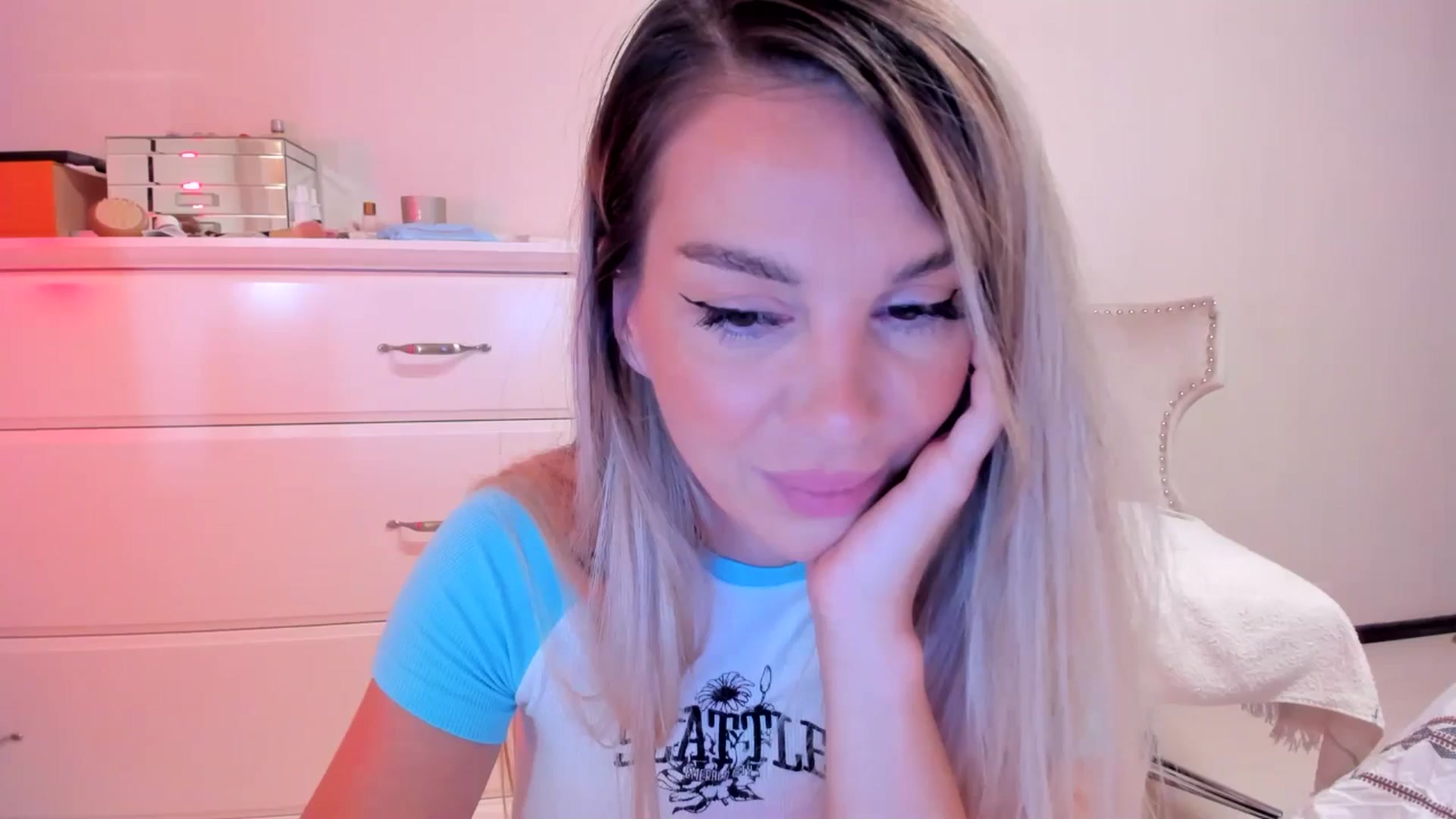 Gallery image thumbnail from Alesia_'s myfreecams stream on, 09/11/2024, 23:25 image 11 of 20