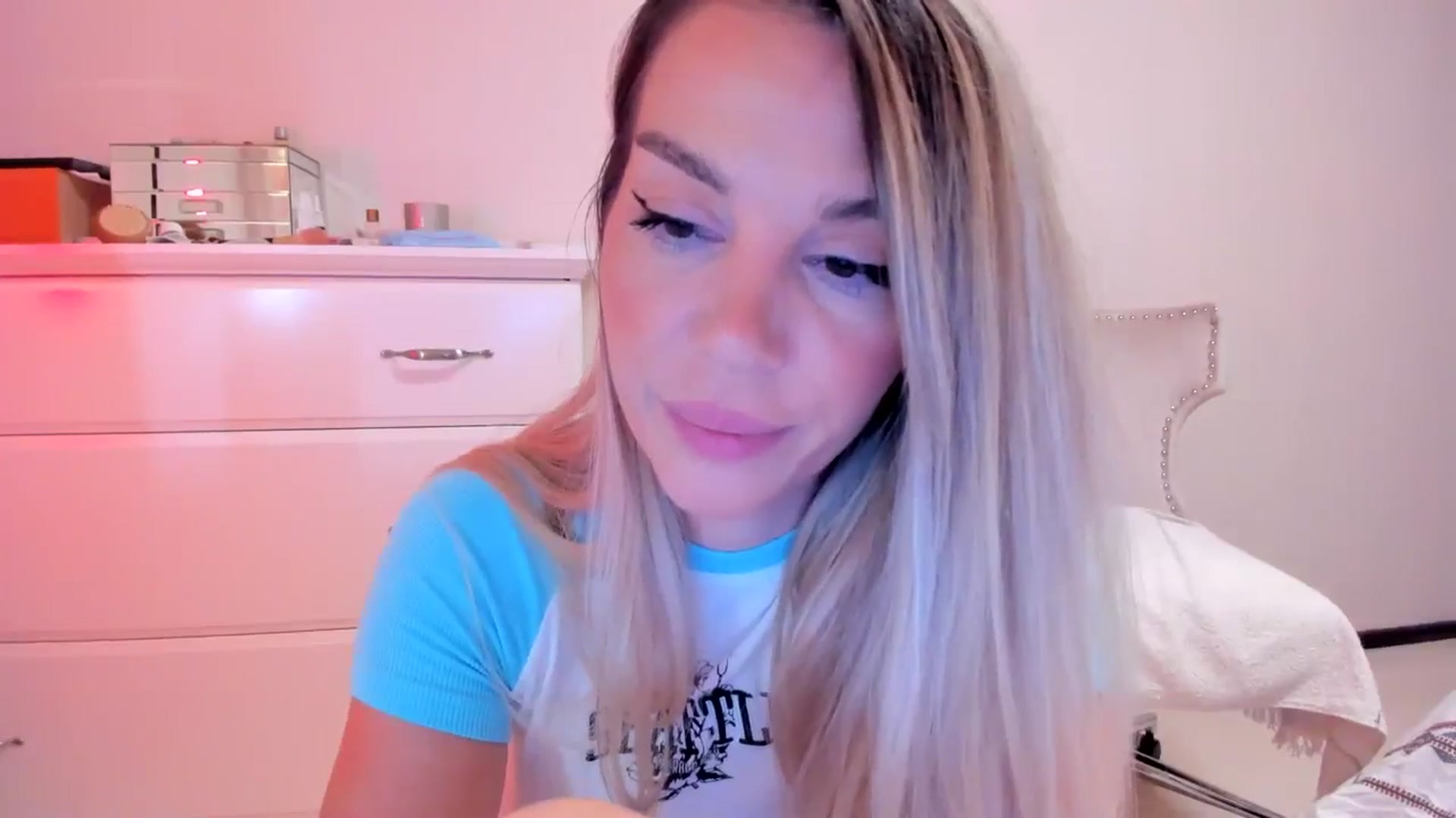 Gallery image thumbnail from Alesia_'s myfreecams stream on, 09/11/2024, 23:25 image 12 of 20