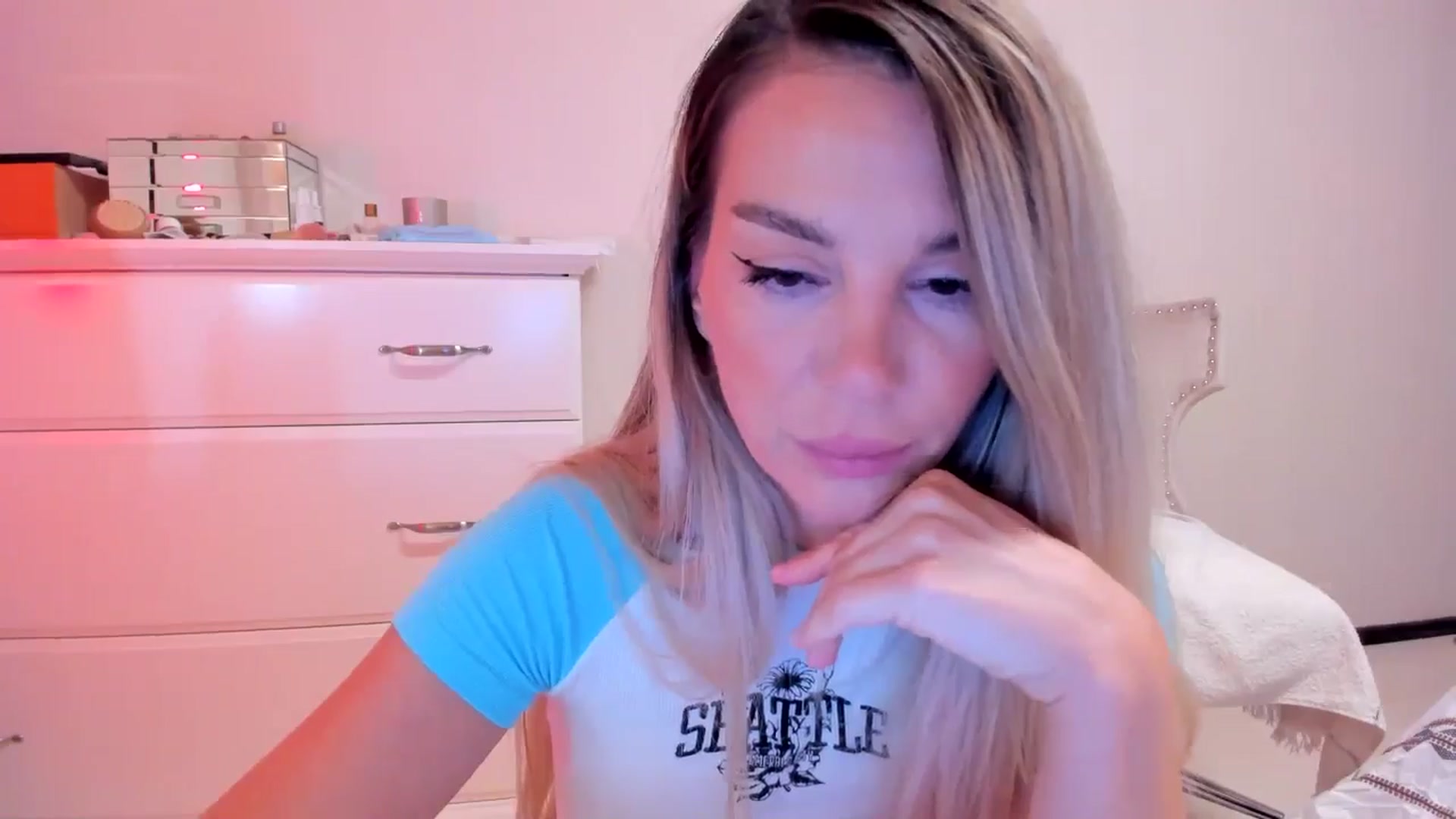 Gallery image thumbnail from Alesia_'s myfreecams stream on, 09/11/2024, 23:25 image 8 of 20