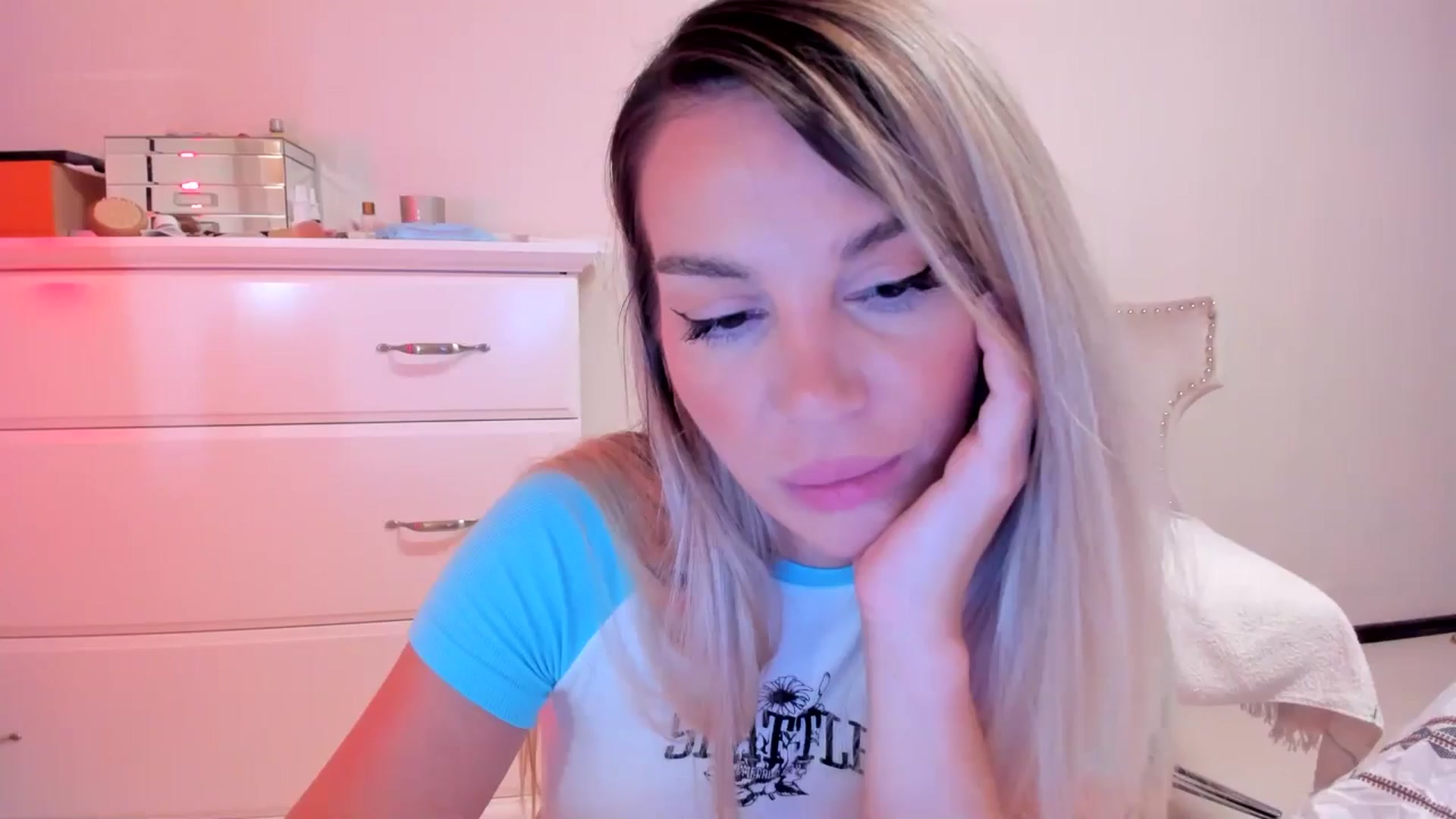 Gallery image thumbnail from Alesia_'s myfreecams stream on, 09/11/2024, 23:25 image 10 of 20
