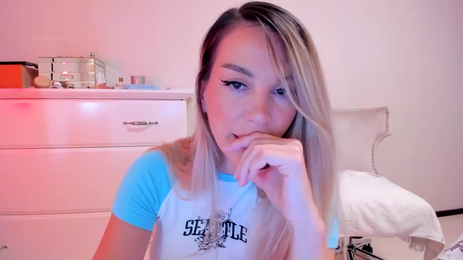 Gallery image thumbnail from Alesia_'s myfreecams stream on, 09/11/2024, 23:25 image 3 of 20