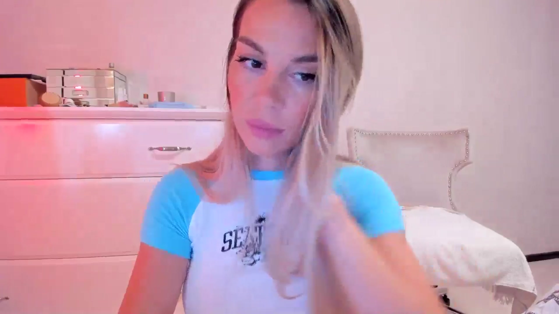 Gallery image thumbnail from Alesia_'s myfreecams stream on, 09/11/2024, 23:25 image 4 of 20