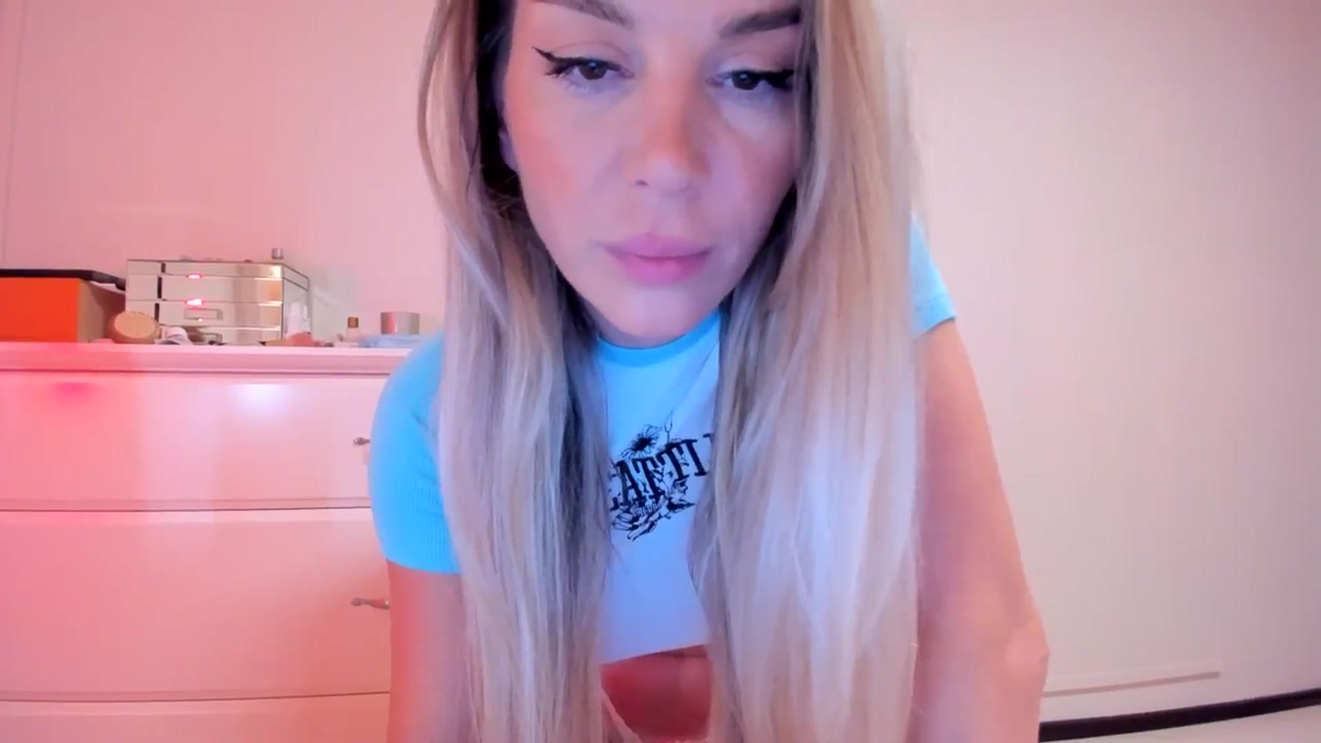 Gallery image thumbnail from Alesia_'s myfreecams stream on, 09/11/2024, 23:25 image 15 of 20
