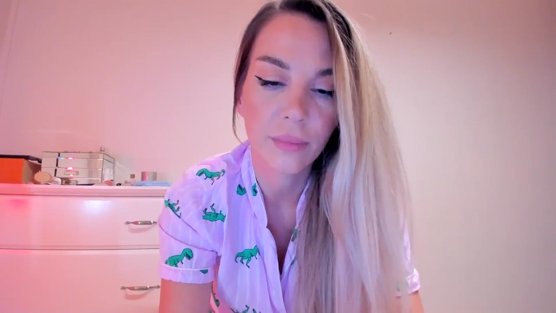 Gallery image thumbnail from Alesia_'s myfreecams stream on, 09/12/2024, 21:43 image 17 of 20